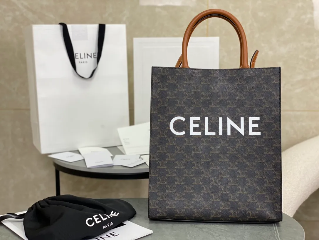 💰1240 The top product in the market 𝐂𝐄𝐋𝐍𝐄 | Small size 𝐓𝐨𝐭𝐞 Mini Tote is the most beautiful encounter this summer〰️ Full of high-end simple style⸝⸝⸝⸝⸝ Super versatile item/can be used for almost all clothes! Whether it's a crossbody or a handbag, it's very suitable🌾 It's so cute💓 It's a "hidden but hidden" bag that can't be packed easily❏ 𝑆　𝑧𝑒: 𝟮𝟴.𝟱*𝟯𝟯*𝟴𝒄𝒎 Model: 191542