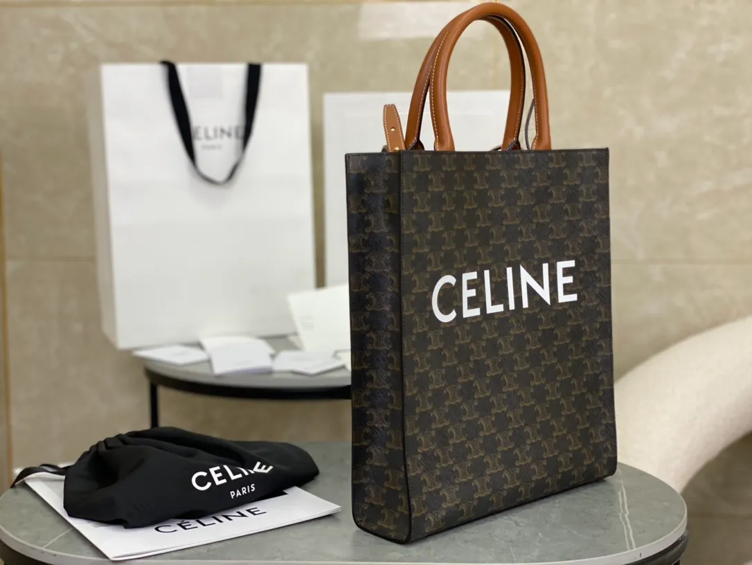 💰1240 The top product in the market 𝐂𝐄𝐋𝐍𝐄 | Small size 𝐓𝐨𝐭𝐞 Mini Tote is the most beautiful encounter this summer〰️ Full of high-end simple style⸝⸝⸝⸝⸝ Super versatile item/can be used for almost all clothes! Whether it's a crossbody or a handbag, it's very suitable🌾 It's so cute💓 It's a "hidden but hidden" bag that can't be packed easily❏ 𝑆　𝑧𝑒: 𝟮𝟴.𝟱*𝟯𝟯*𝟴𝒄𝒎 Model: 191542