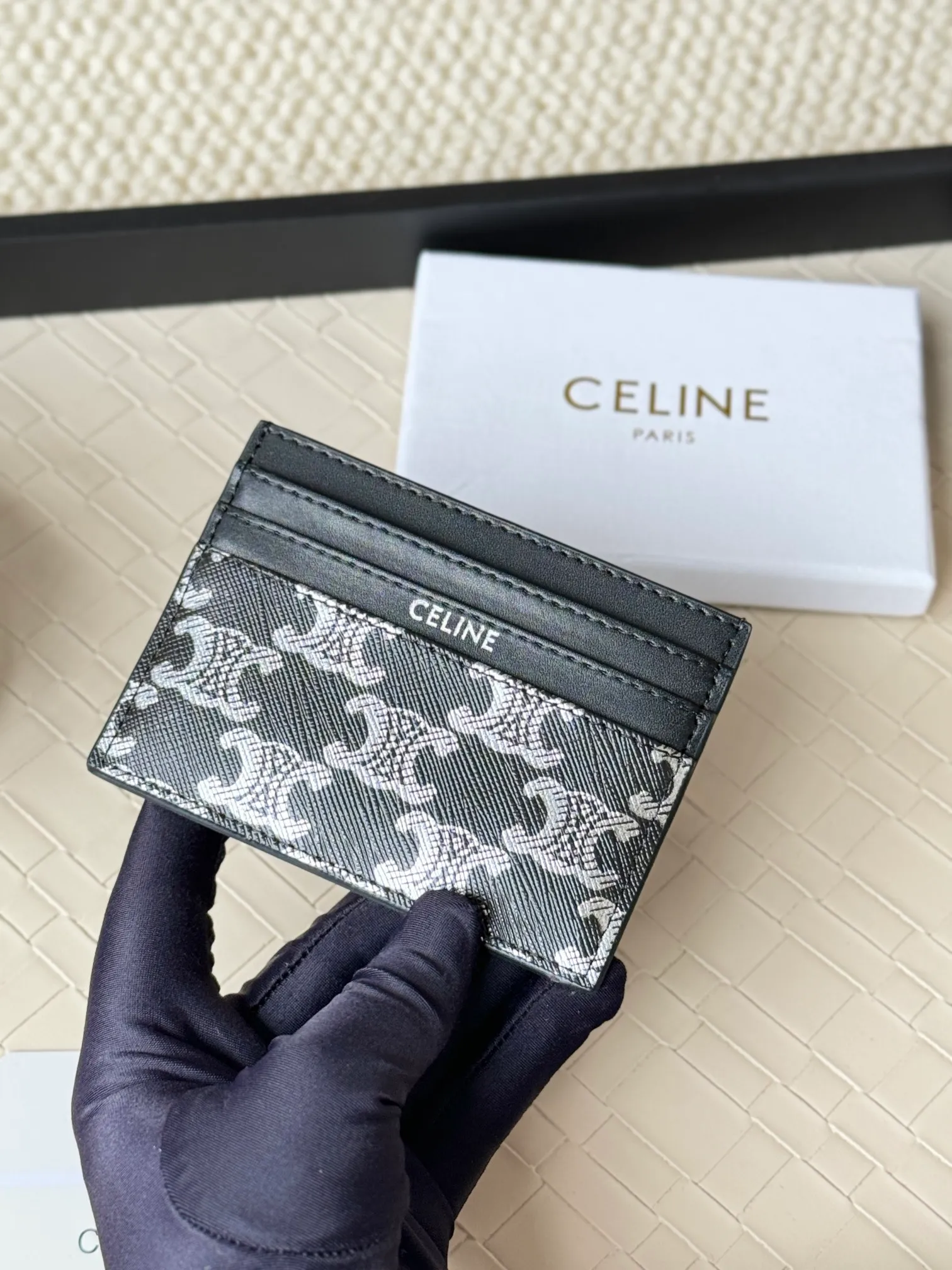 💰100new new color super mini small card holder CELINE new embossed logo card holder, made of first-layer cowhide, two card slots + one middle pocket Style number: 10L833 Size: 10.5×7cm