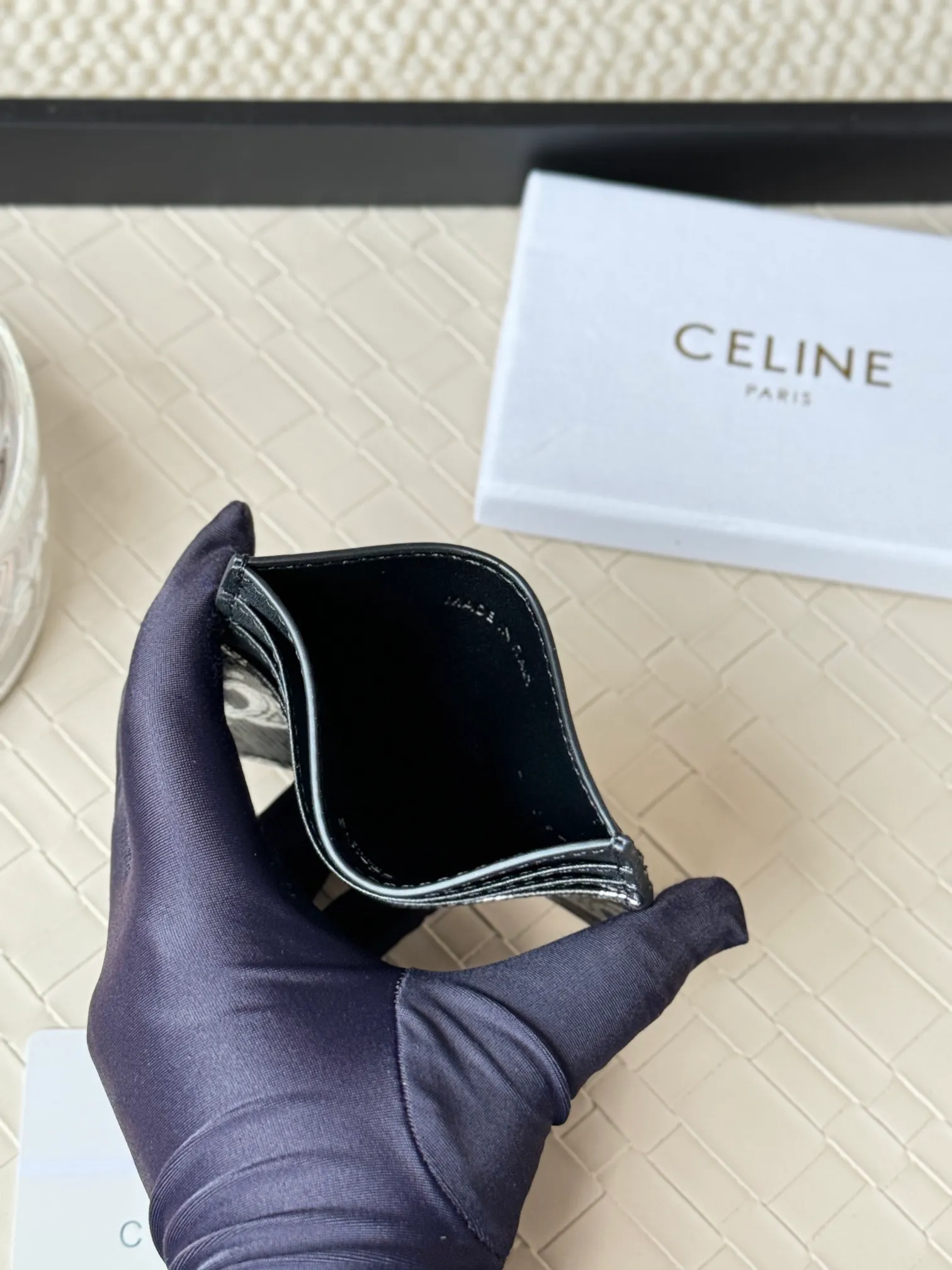 💰100new new color super mini small card holder CELINE new embossed logo card holder, made of first-layer cowhide, two card slots + one middle pocket Style number: 10L833 Size: 10.5×7cm