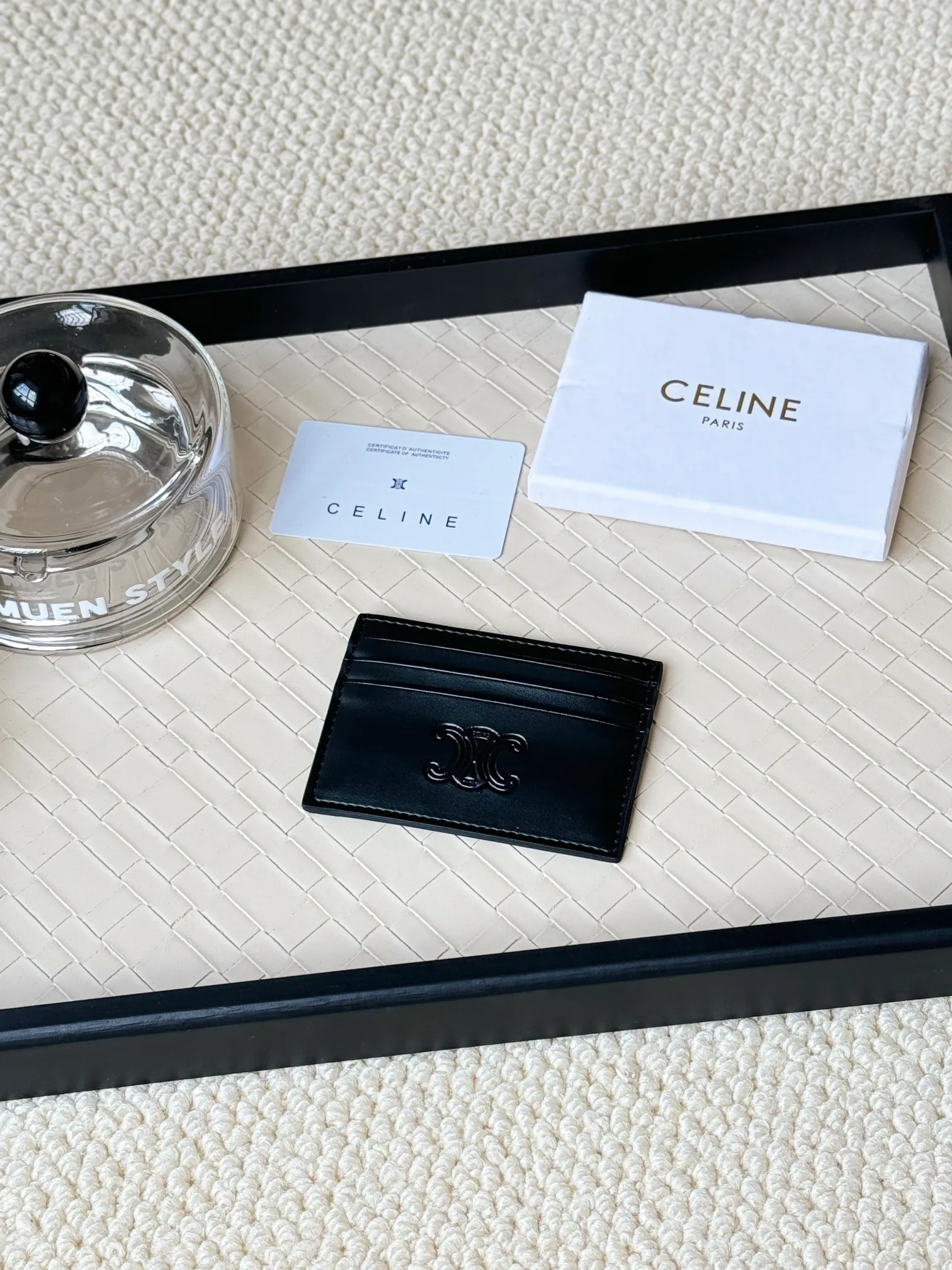 💰100 super mini card holder CELINE's new embossed logo card holder, made of first-layer cowhide, two card slots + one middle pocket Style number: 10L833 Size: 10.5×7cm