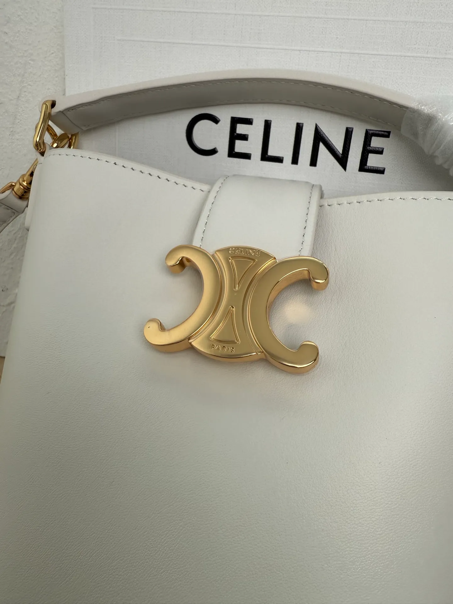 p1400 mini handbag, this model can hold larger smartphone models such as PLUS 5 X 6 X 4 inches (13.5 1 detachable and adjustable shoulder strap, minimum length 17 inches (44 cm), maximum length 23 inches (59 cm) Number: 10N473GHJ.38NO