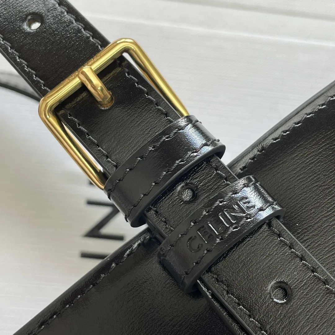 More details on the bucket bag: