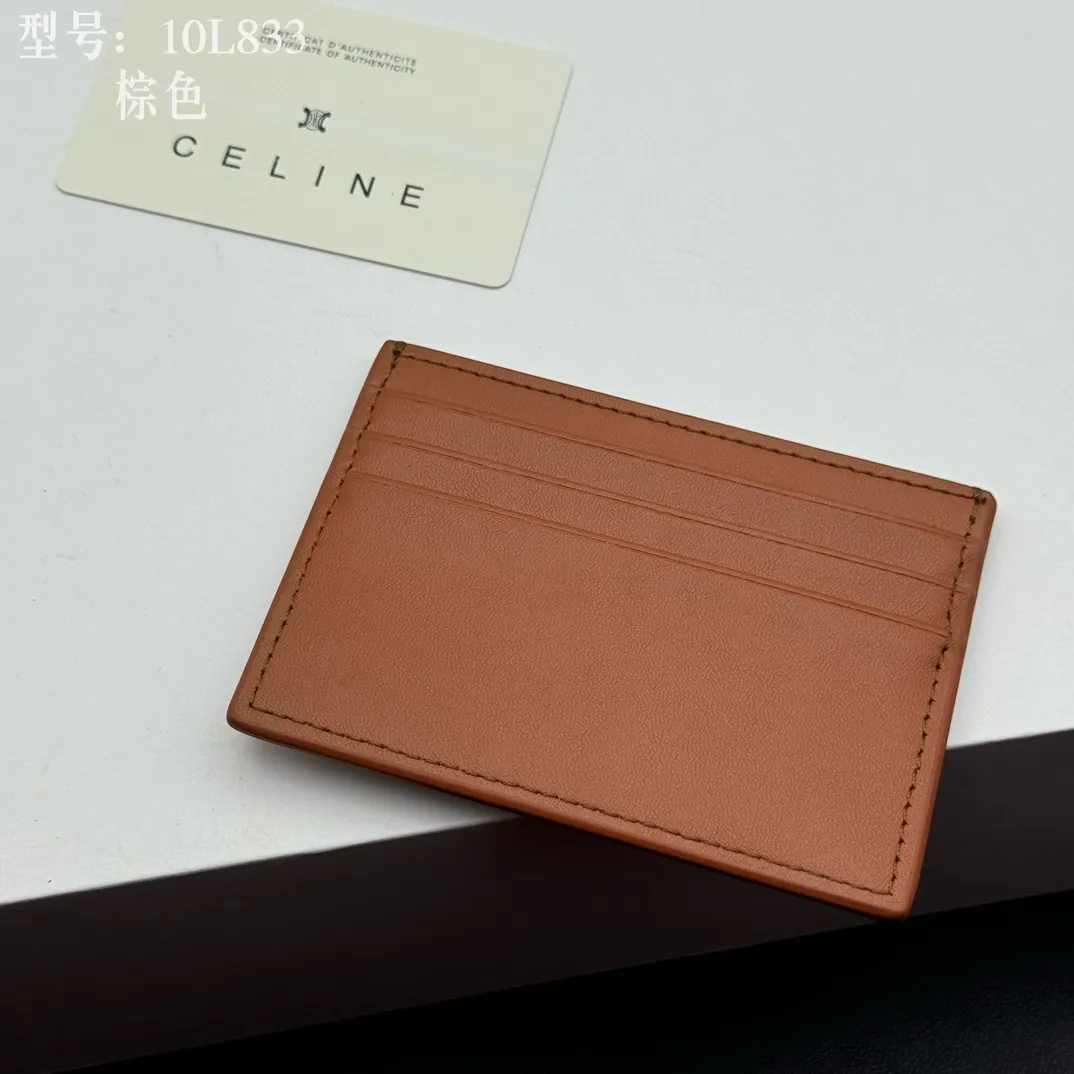 💰90 💎Top quality high version calf leather 💌 𝗖𝗘𝗟𝗜𝗡𝗘 | 𝗧𝗥𝗜𝗢𝗠𝗣𝗛𝗘 Arc de Triomphe small card holder 〰️ Celine's new embossed logo card holder, made of first-layer cowhide, two card slots + one middle pocket. Style number: 10L833 Size: 10.5×7cm