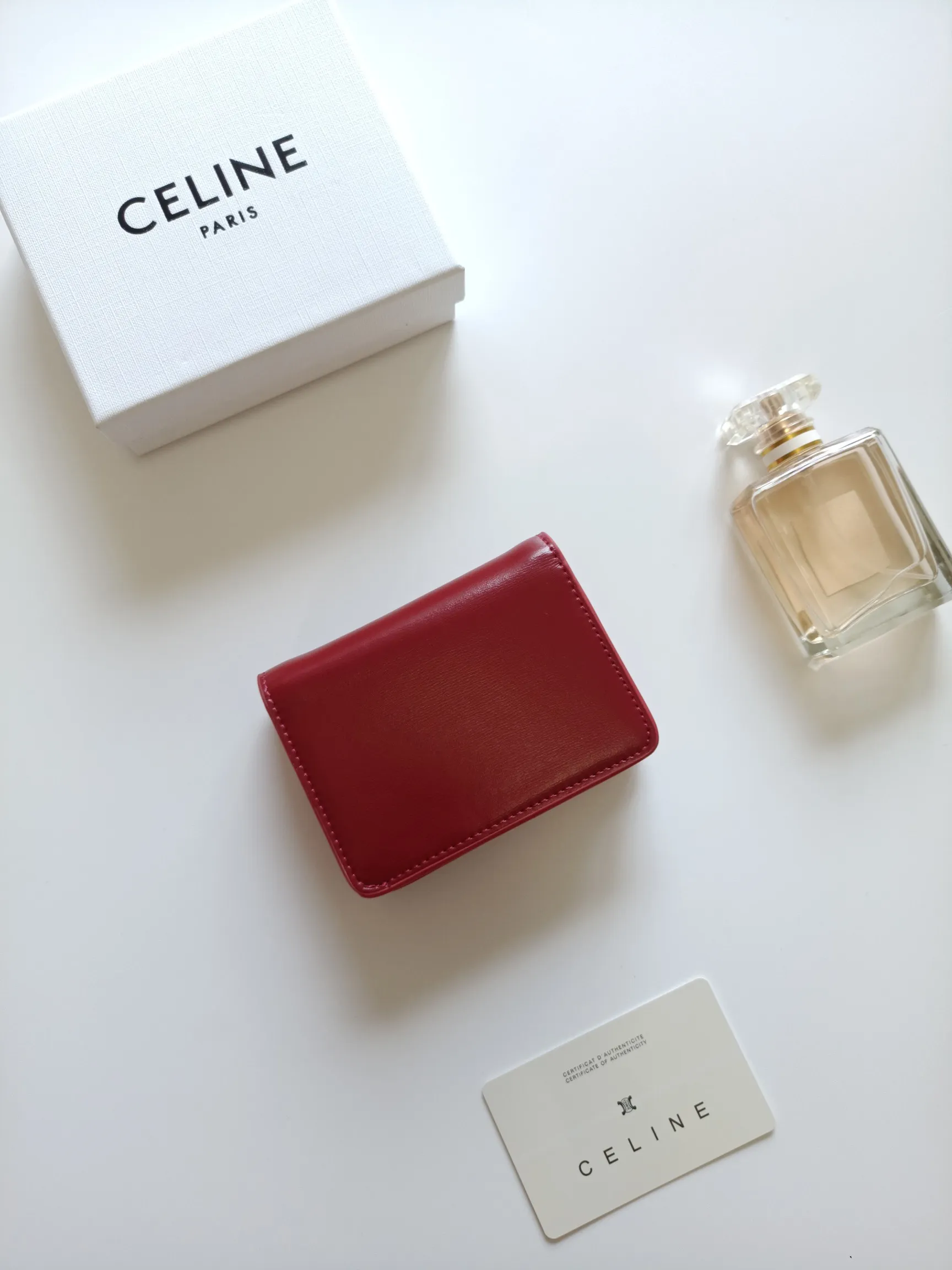 ￥140 Celine classic card holder, TRIOMPHE business card holder, large cowhide interior with plain microfiber TRIOMPHE CANVAS logo print, gold finish TRIOMPHE metal snap closure, 1 zipper coin pocket, 5 card slots, 1 banknote pocket, 1 flat pocket No.: 10K623 Size: 11 X 9 X 3cm