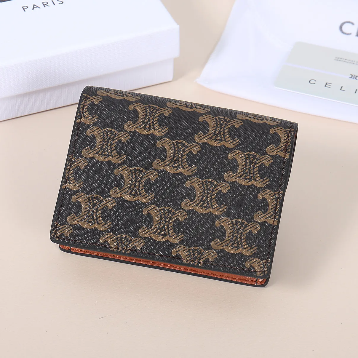 💰130, Celine's new card holder, TRIOMPHE business card holder, classic pattern large surface with plain microfiber interior, gold finish TRIOMPHE metal snap closure, 1 thickened main compartment, 3 inner card slots. No.: 10N063 Size: 10.5x8.5x3 cm