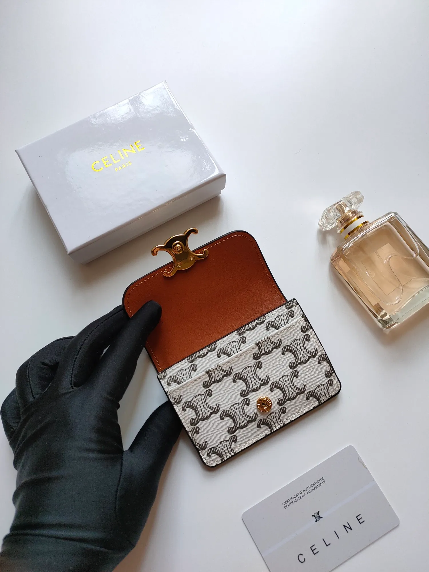 ￥110 CELINE’s latest TRIOMPHE logo printed card holder, gold finish, snap closure, model number: 101582, size: 10.5*7cm