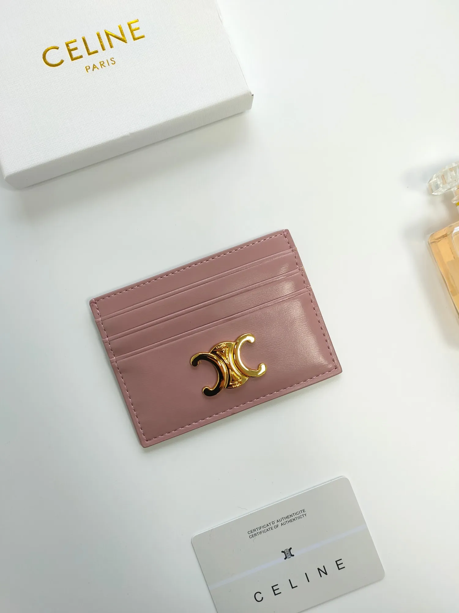 💰100💰CELINE's new embossed logo card holder, made of first-layer cowhide, two card slots + one middle pocket. Style number: 10L833 Size: 10.5×7cm