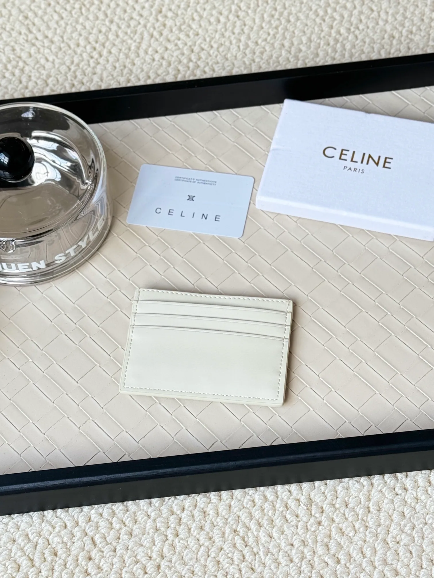 💰100 super mini card holder CELINE's new embossed logo card holder, made of first-layer cowhide, two card slots + one middle pocket Style number: 10L833 Size: 10.5×7cm