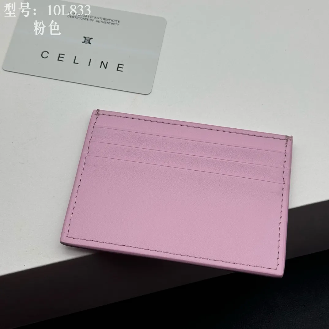 💰90 💎Top quality high version calf leather 💌 𝗖𝗘𝗟𝗜𝗡𝗘 | 𝗧𝗥𝗜𝗢𝗠𝗣𝗛𝗘 Arc de Triomphe small card holder 〰️ Celine's new embossed logo card holder, made of first-layer cowhide, two card slots + one middle pocket. Style number: 10L833 Size: 10.5×7cm