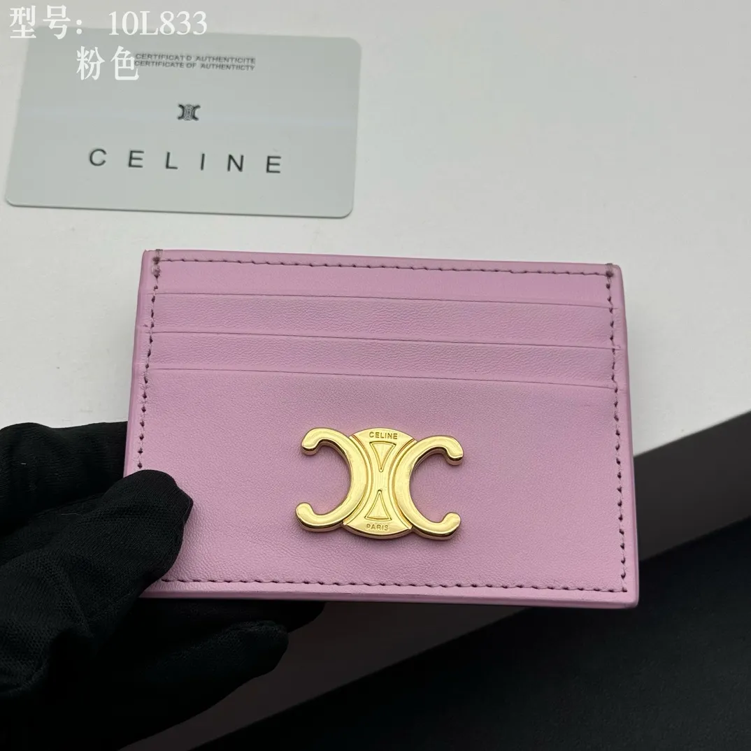 💰90 💎Top quality high version calf leather 💌 𝗖𝗘𝗟𝗜𝗡𝗘 | 𝗧𝗥𝗜𝗢𝗠𝗣𝗛𝗘 Arc de Triomphe small card holder 〰️ Celine's new embossed logo card holder, made of first-layer cowhide, two card slots + one middle pocket. Style number: 10L833 Size: 10.5×7cm