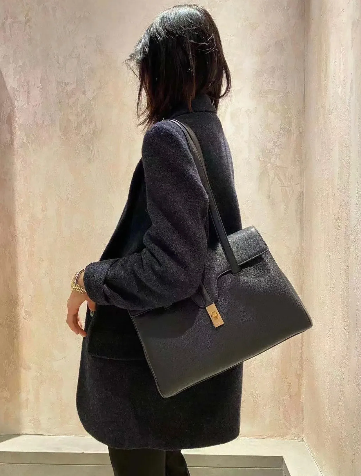 2021 Autumn and Winter Get✔️ Absolutely popular item. It is a magic tool for lengthening the height ratio. The small size is really amazing. Style number: 195543