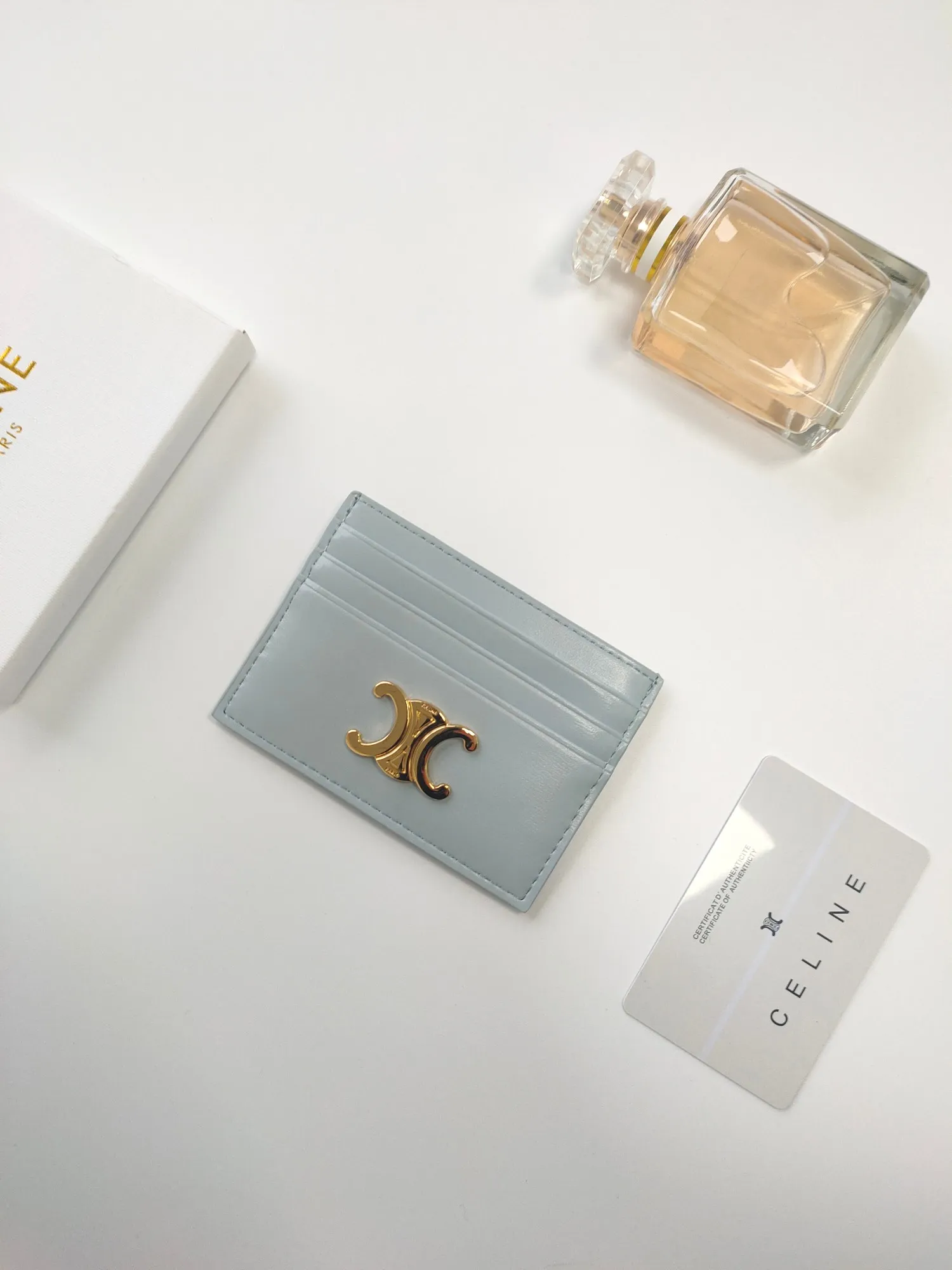 💰100💰CELINE's new embossed logo card holder, made of first-layer cowhide, two card slots + one middle pocket. Style number: 10L833 Size: 10.5×7cm