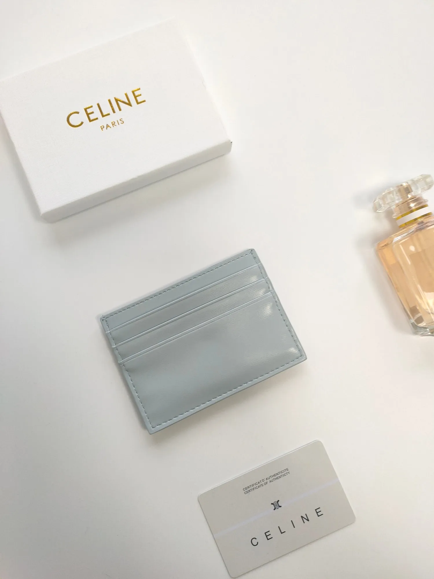 💰100💰CELINE's new embossed logo card holder, made of first-layer cowhide, two card slots + one middle pocket. Style number: 10L833 Size: 10.5×7cm