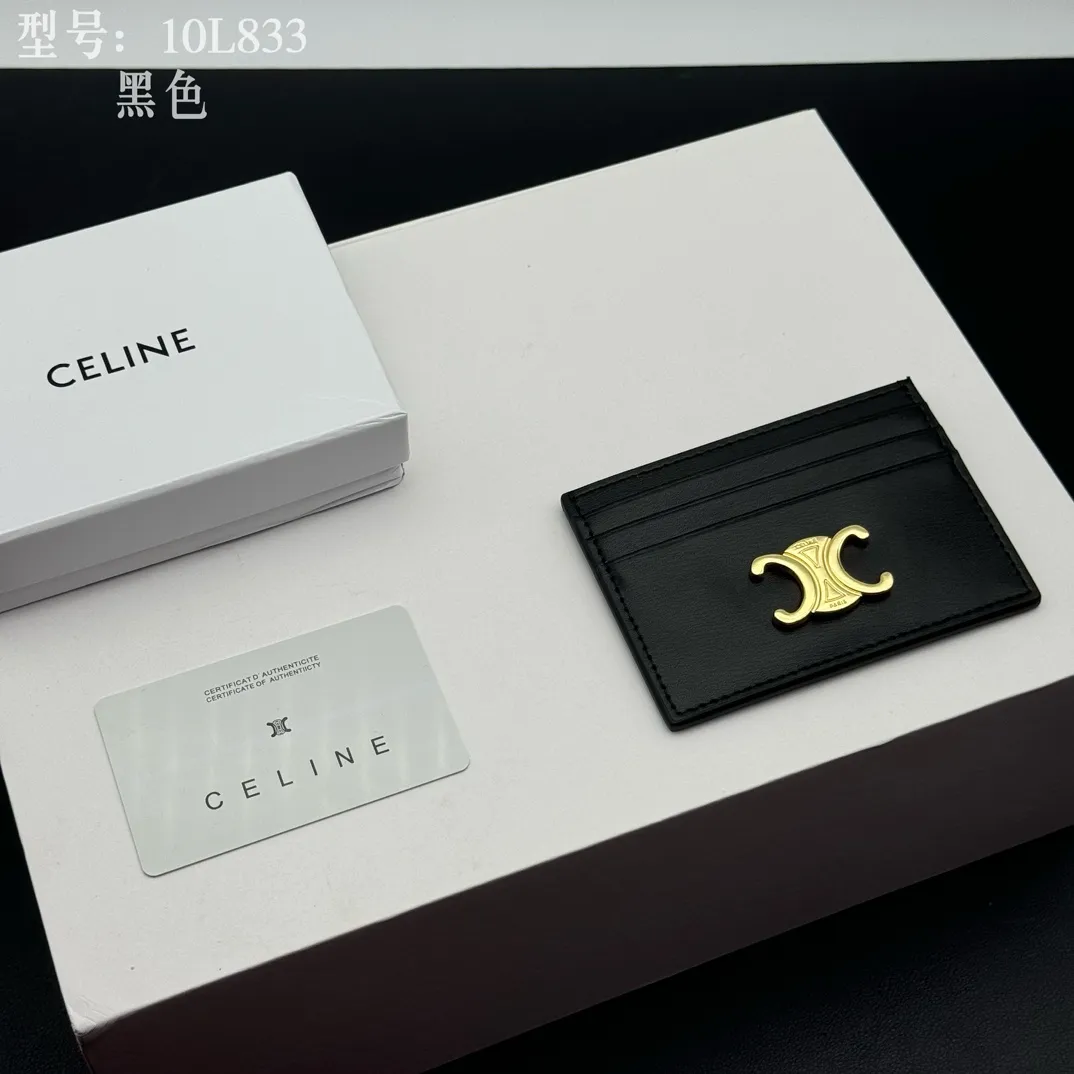 💰90 💎Top quality high version calf leather 💌 𝗖𝗘𝗟𝗜𝗡𝗘 | 𝗧𝗥𝗜𝗢𝗠𝗣𝗛𝗘 Arc de Triomphe small card holder 〰️ Celine's new embossed logo card holder, made of first-layer cowhide, two card slots + one middle pocket. Style number: 10L833 Size: 10.5×7cm