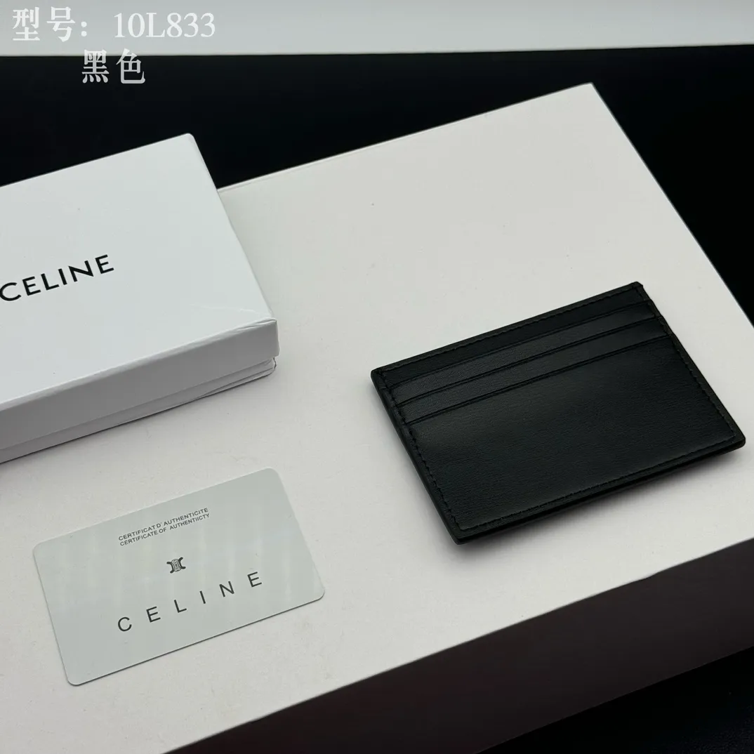 💰90 💎Top quality high version calf leather 💌 𝗖𝗘𝗟𝗜𝗡𝗘 | 𝗧𝗥𝗜𝗢𝗠𝗣𝗛𝗘 Arc de Triomphe small card holder 〰️ Celine's new embossed logo card holder, made of first-layer cowhide, two card slots + one middle pocket. Style number: 10L833 Size: 10.5×7cm