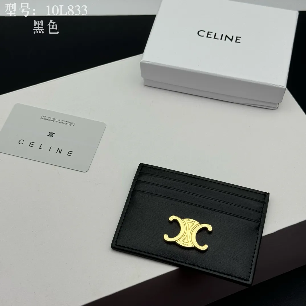 💰90 💎Top quality high version calf leather 💌 𝗖𝗘𝗟𝗜𝗡𝗘 | 𝗧𝗥𝗜𝗢𝗠𝗣𝗛𝗘 Arc de Triomphe small card holder 〰️ Celine's new embossed logo card holder, made of first-layer cowhide, two card slots + one middle pocket. Style number: 10L833 Size: 10.5×7cm
