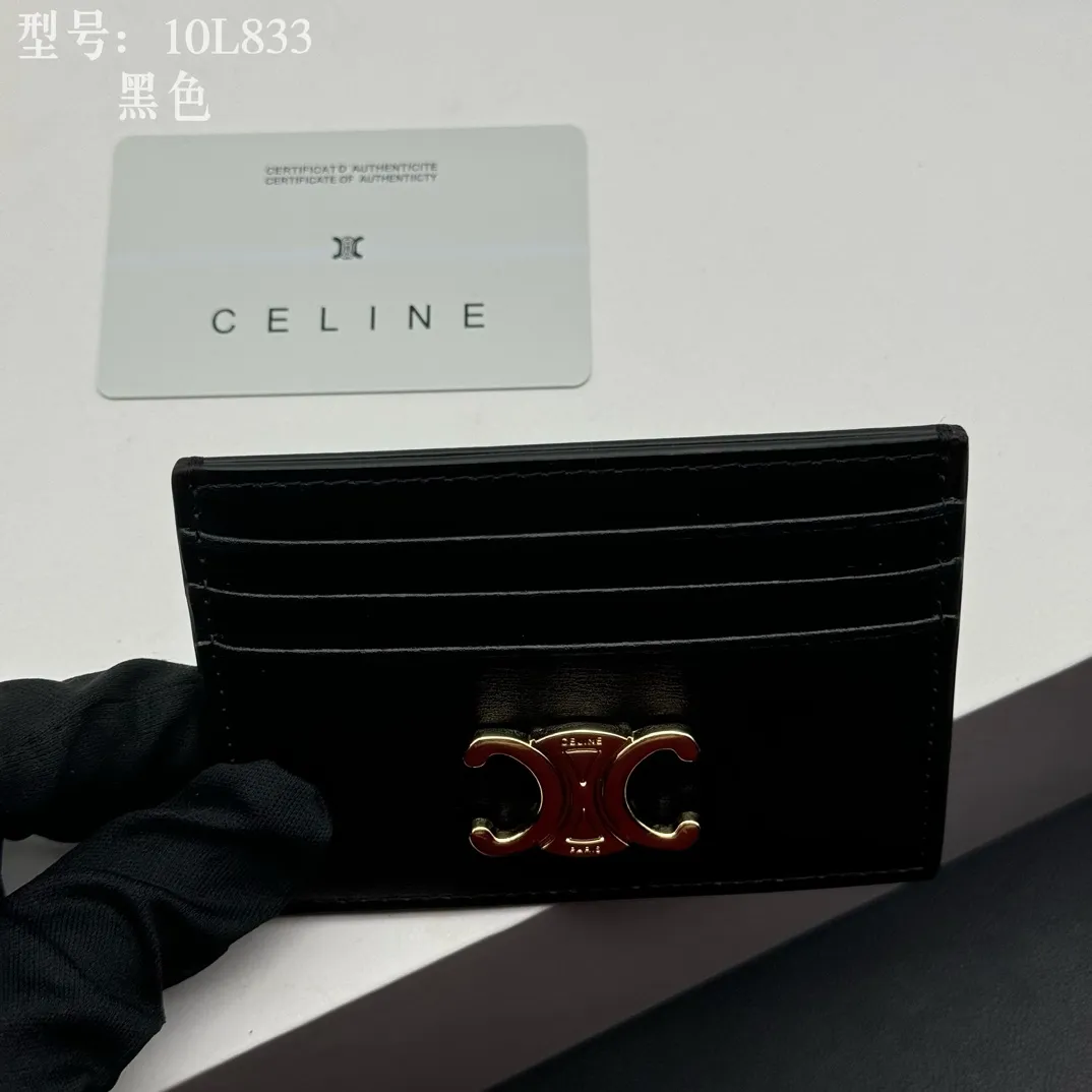 💰90 💎Top quality high version calf leather 💌 𝗖𝗘𝗟𝗜𝗡𝗘 | 𝗧𝗥𝗜𝗢𝗠𝗣𝗛𝗘 Arc de Triomphe small card holder 〰️ Celine's new embossed logo card holder, made of first-layer cowhide, two card slots + one middle pocket. Style number: 10L833 Size: 10.5×7cm