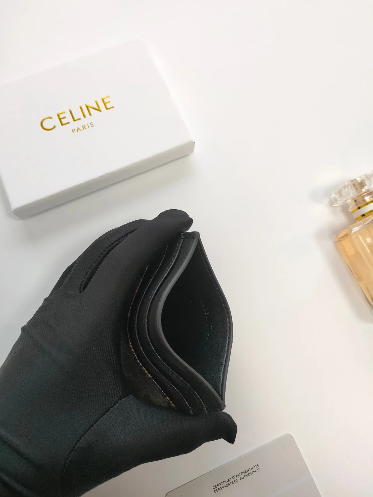 💰100💰CELINE's new embossed logo card holder, made of first-layer cowhide, two card slots + one middle pocket. Style number: 10L833 Size: 10.5×7cm