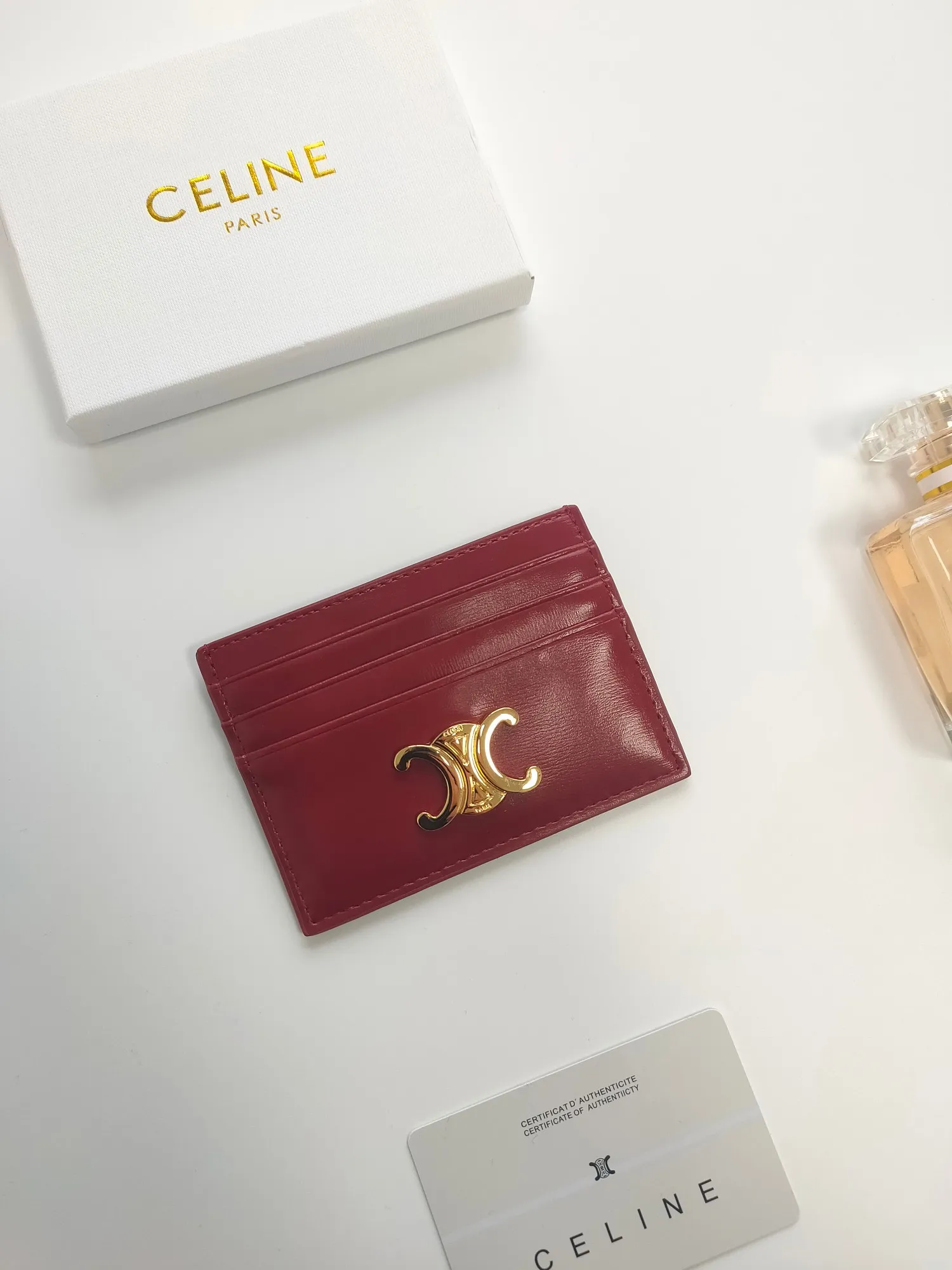 💰100💰CELINE's new embossed logo card holder, made of first-layer cowhide, two card slots + one middle pocket. Style number: 10L833 Size: 10.5×7cm