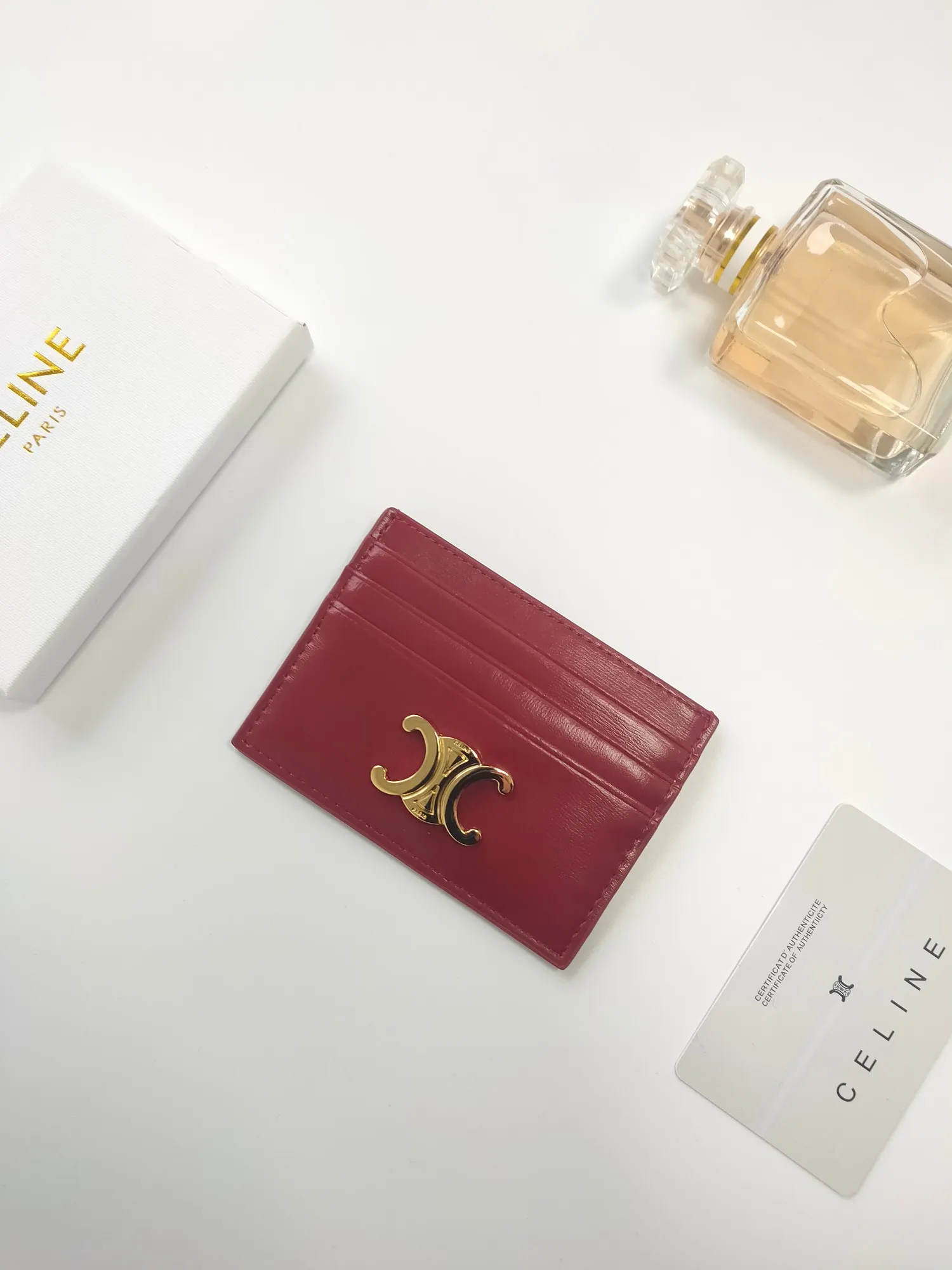💰100💰CELINE's new embossed logo card holder, made of first-layer cowhide, two card slots + one middle pocket. Style number: 10L833 Size: 10.5×7cm