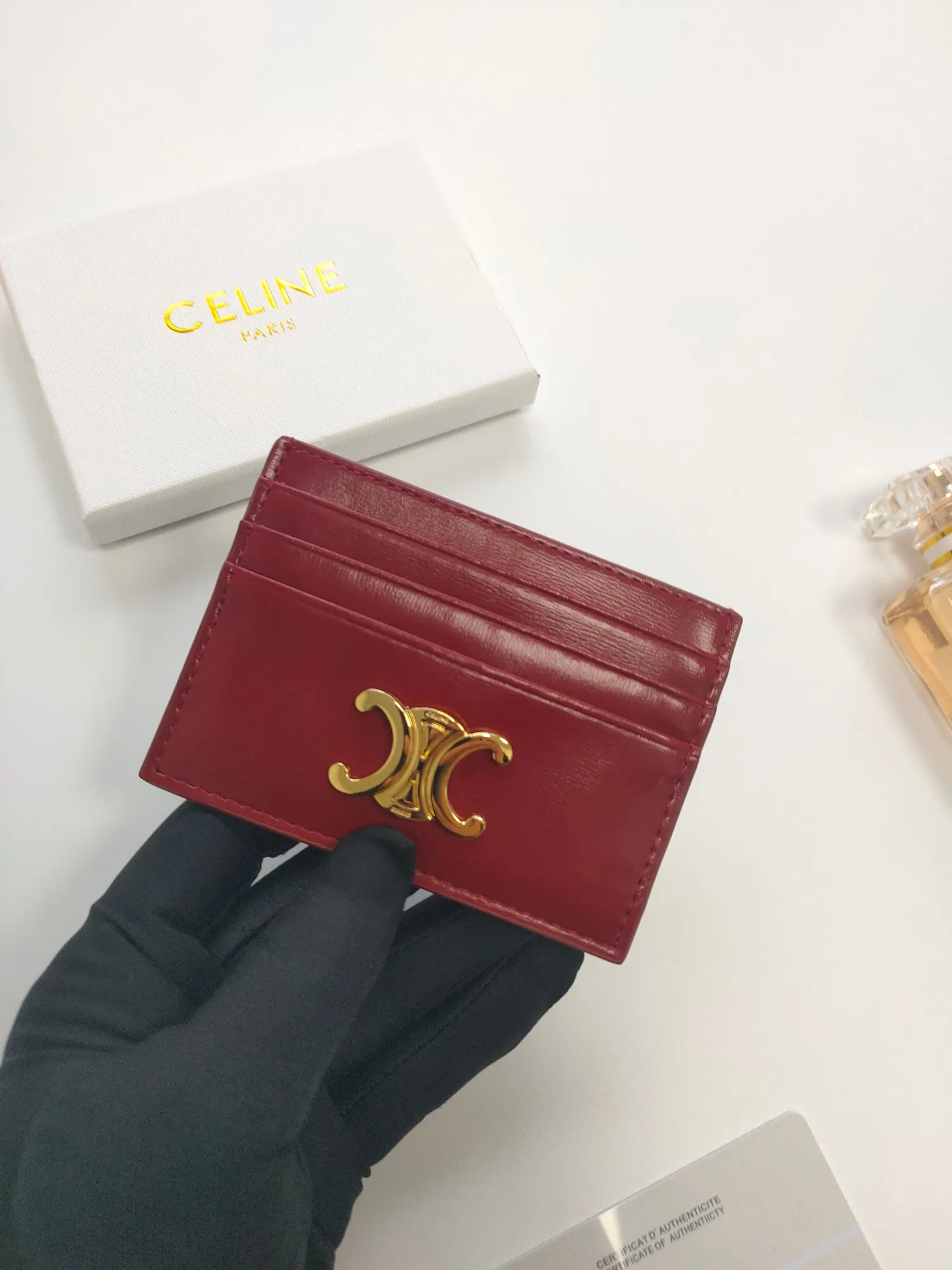 💰100💰CELINE's new embossed logo card holder, made of first-layer cowhide, two card slots + one middle pocket. Style number: 10L833 Size: 10.5×7cm