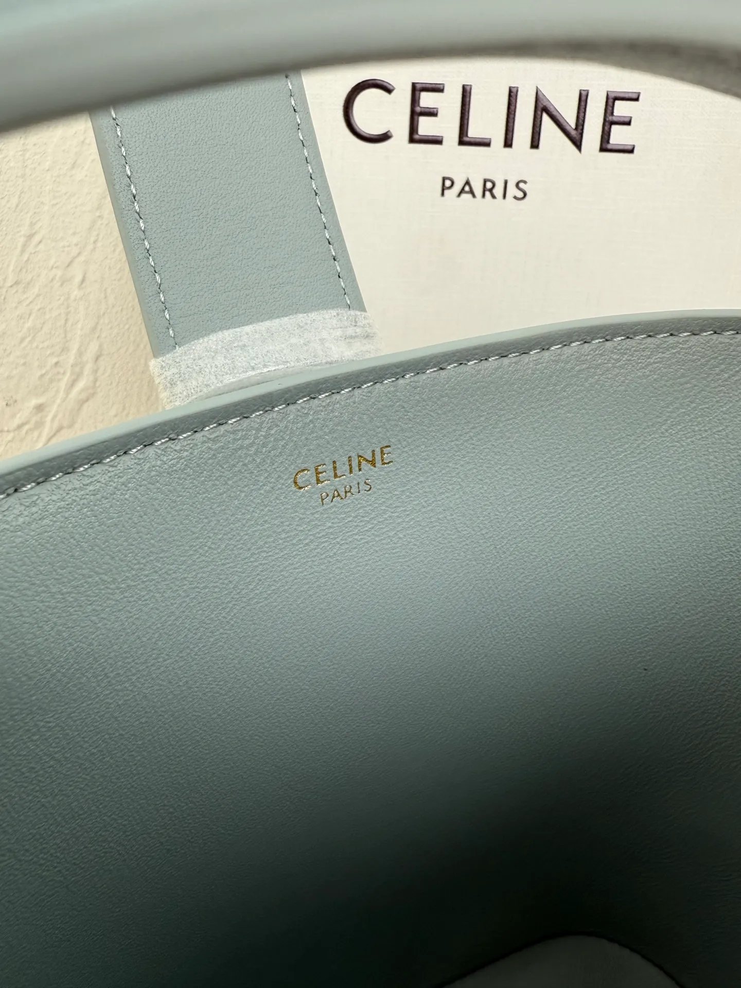 p1400 mini handbag, this model can hold larger smartphone models such as PLUS 5 X 6 X 4 inches (13.5 1 detachable and adjustable shoulder strap, minimum length 17 inches (44 cm), maximum length 23 inches (59 cm) Number: 10N473GHJ.38NO