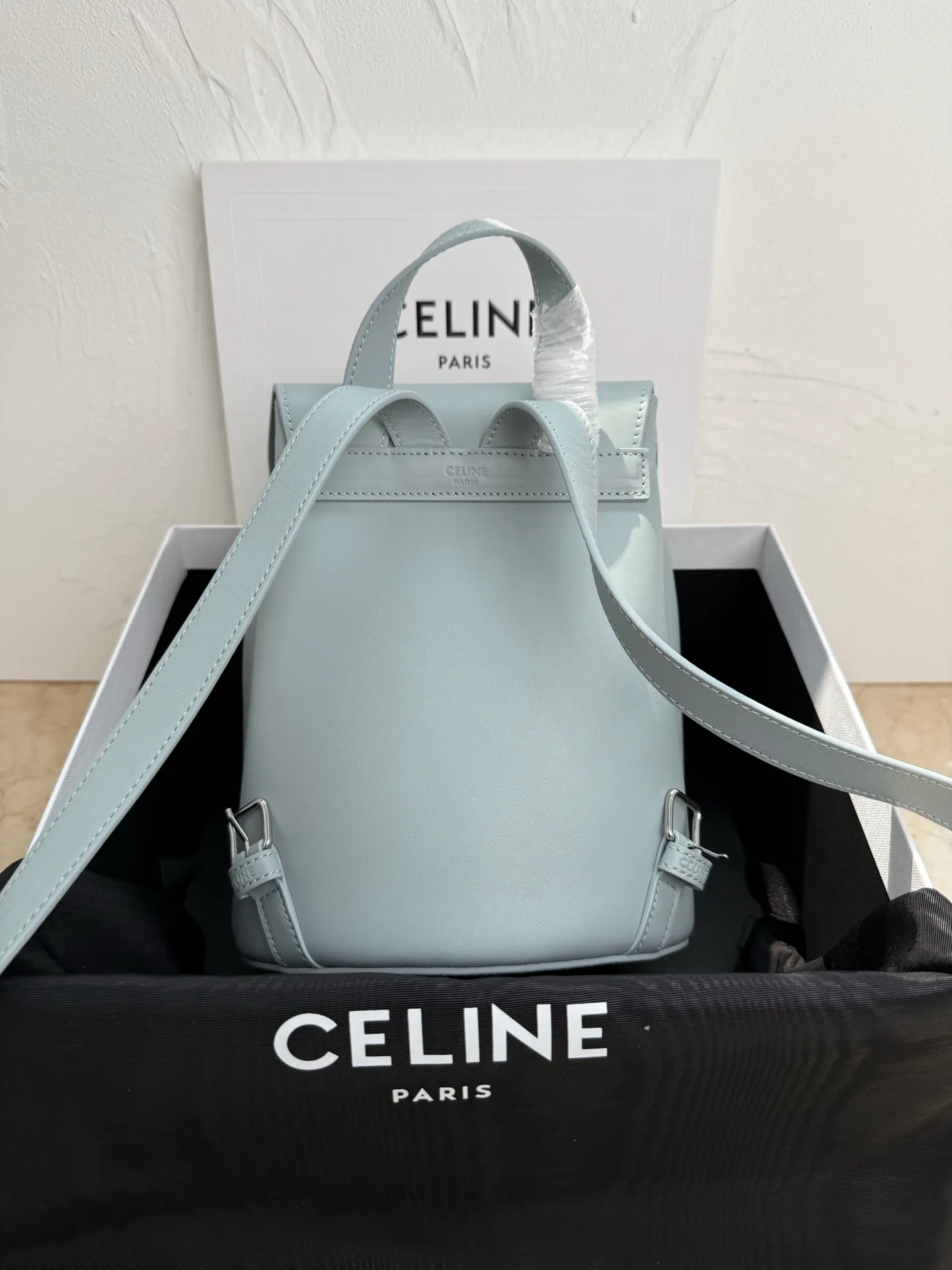 p1700🆕🆕🆕New model shipped, CELINE BONNIE smooth cow leather backpack, sheepskin lining, portable, backpack and single shoulder, TRIOMPHE magnetic buckle, drawstring leather strap, leather handle, length 8cm Adjustable shoulder strap, minimum length 34cm, maximum length 45cm, size: 25x18x13 No.: 118703