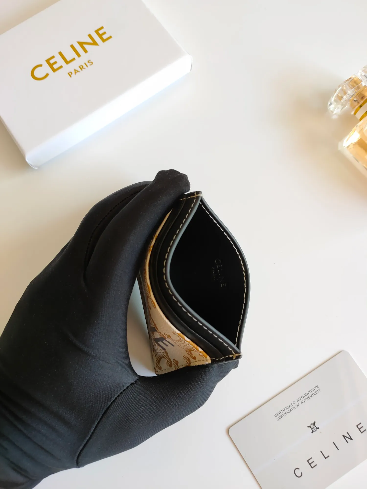 ￥90 CELINE printed logo card holder, coated canvas, genuine leather edging Style number: 10B702 Size: 10.5 X 7cm