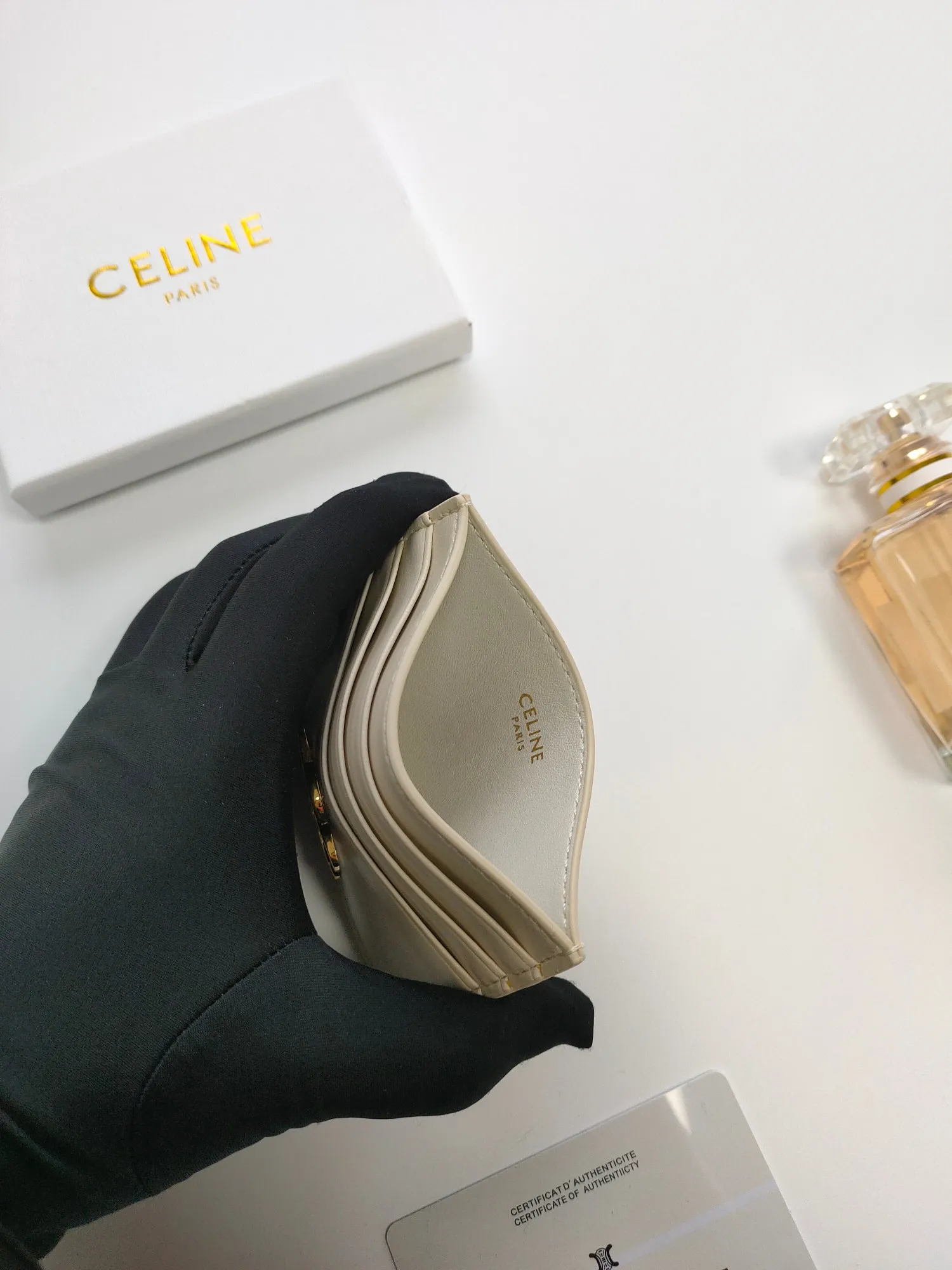 💰100💰CELINE's new embossed logo card holder, made of first-layer cowhide, two card slots + one middle pocket. Style number: 10L833 Size: 10.5×7cm