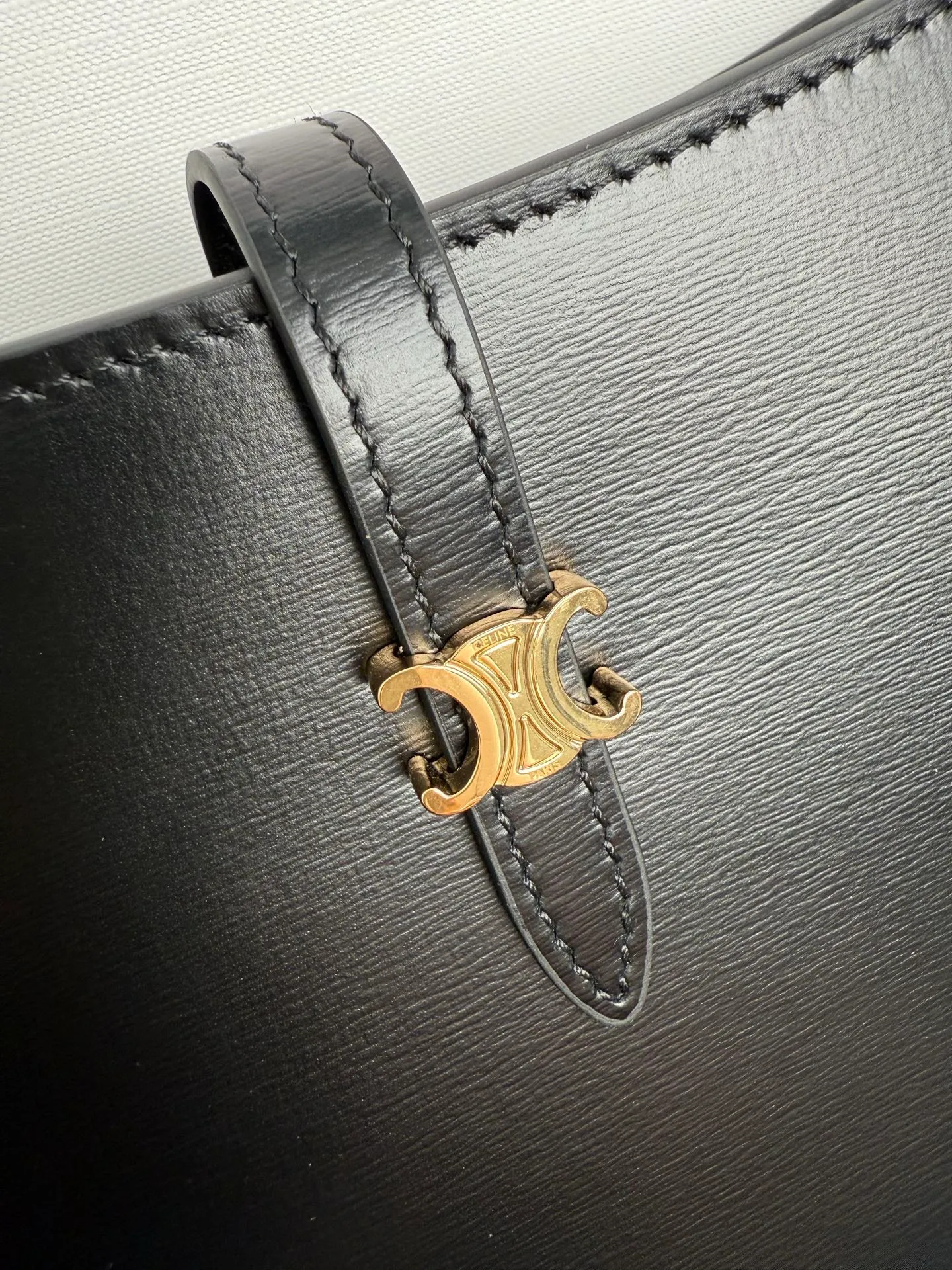 650. CELINE< TINA Shoulder Bag Black 9.8