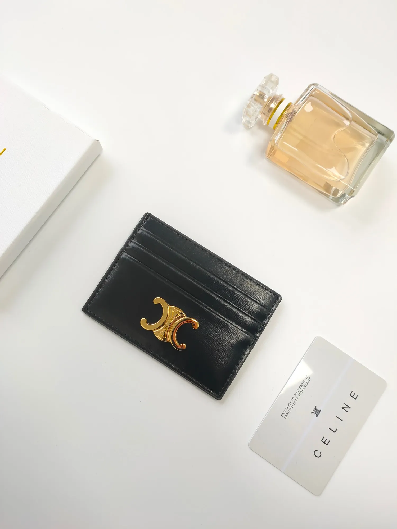 💰100💰CELINE's new embossed logo card holder, made of first-layer cowhide, two card slots + one middle pocket. Style number: 10L833 Size: 10.5×7cm