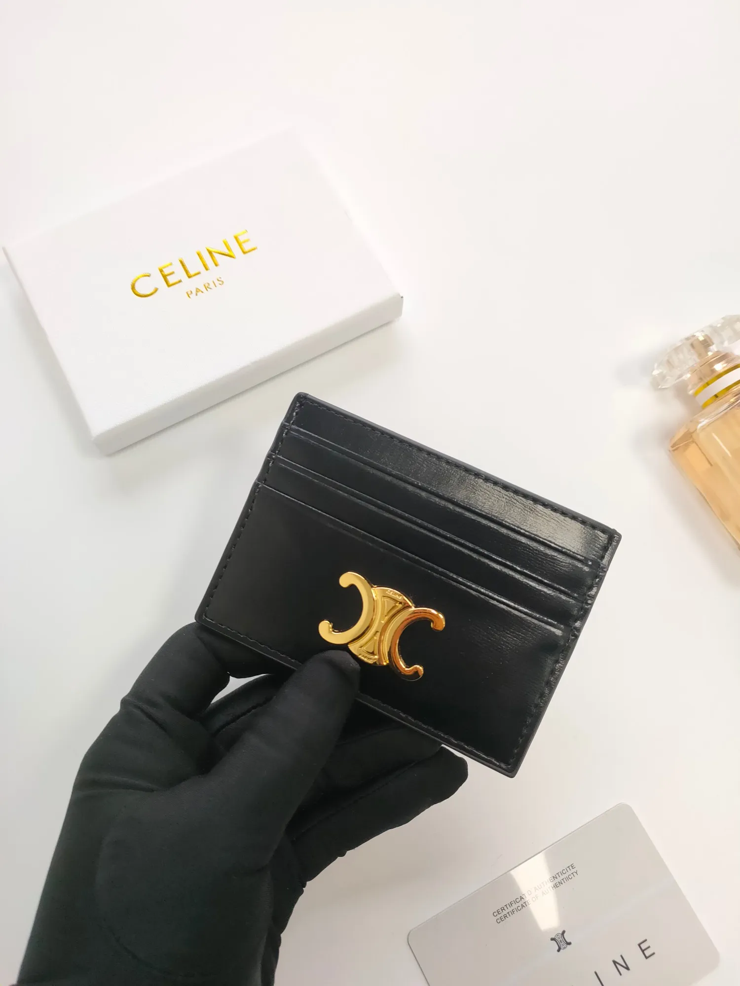 💰100💰CELINE's new embossed logo card holder, made of first-layer cowhide, two card slots + one middle pocket. Style number: 10L833 Size: 10.5×7cm