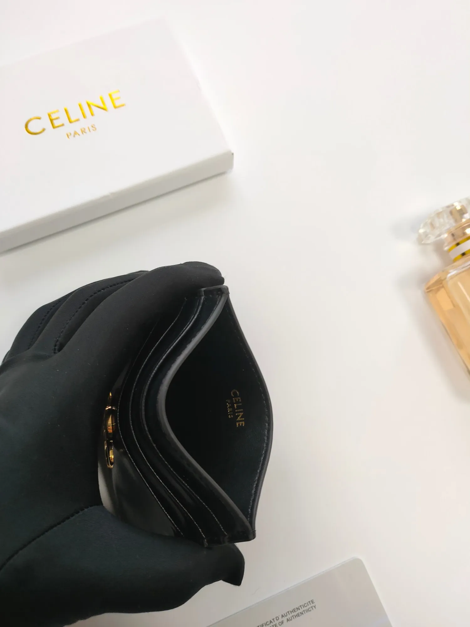 💰100💰CELINE's new embossed logo card holder, made of first-layer cowhide, two card slots + one middle pocket. Style number: 10L833 Size: 10.5×7cm