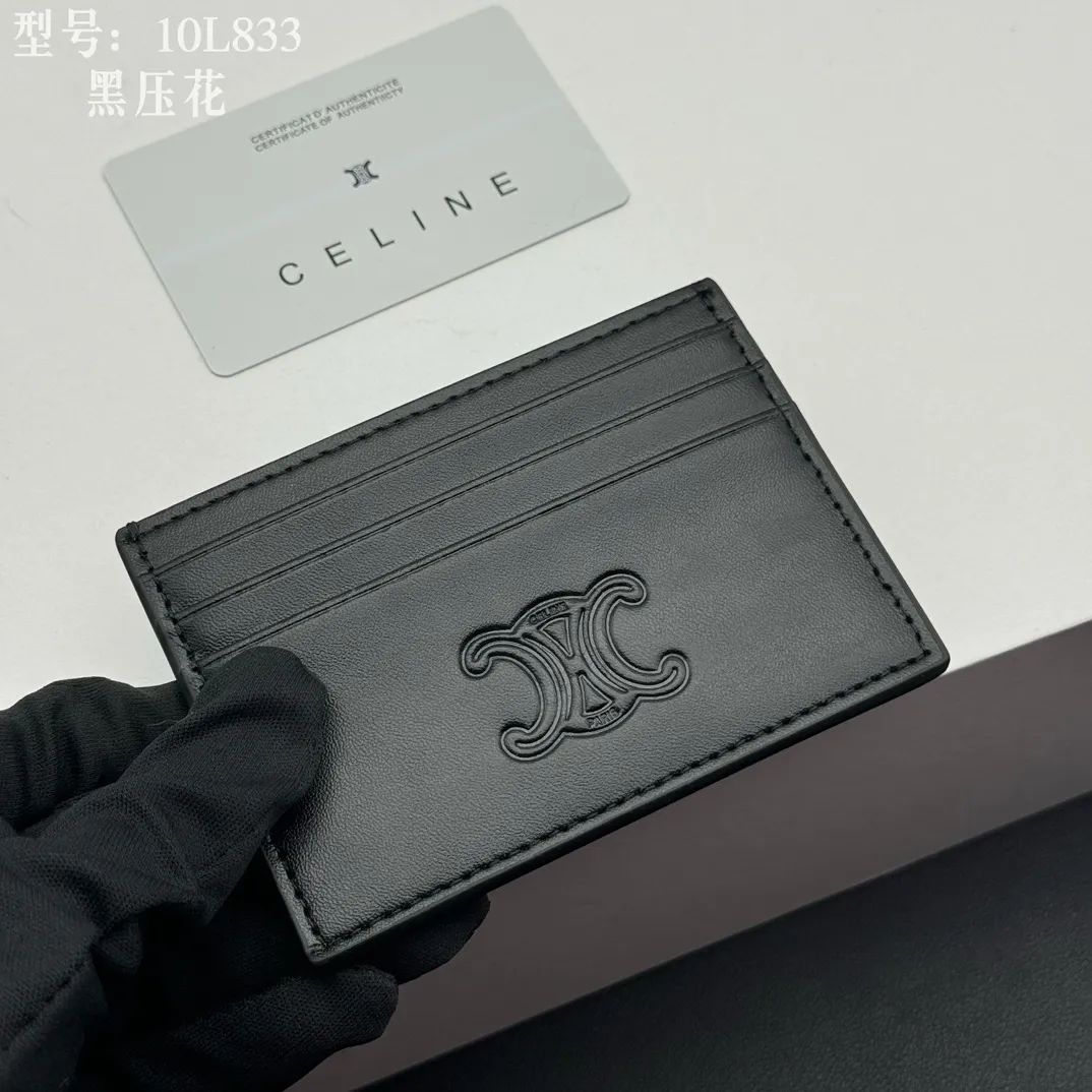 💰90 💎Top quality high version calf leather 💌 𝗖𝗘𝗟𝗜𝗡𝗘 | 𝗧𝗥𝗜𝗢𝗠𝗣𝗛𝗘 Arc de Triomphe small card holder 〰️ Celine's new embossed logo card holder, made of first-layer cowhide, two card slots + one middle pocket. Style number: 10L833 Size: 10.5×7cm