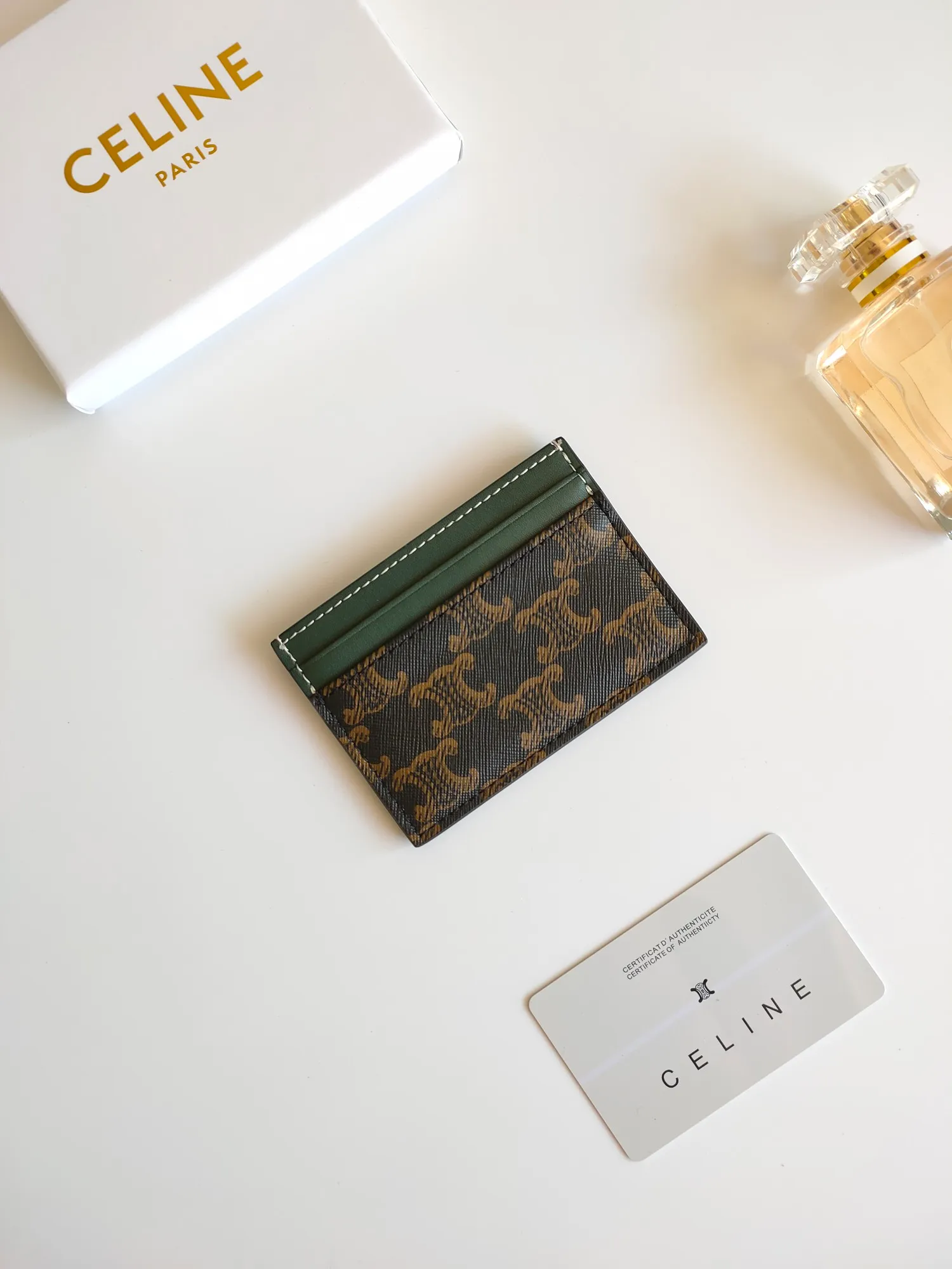 ￥90 CELINE printed logo card holder, coated canvas, genuine leather edging Style number: 10B702 Size: 10.5 X 7cm