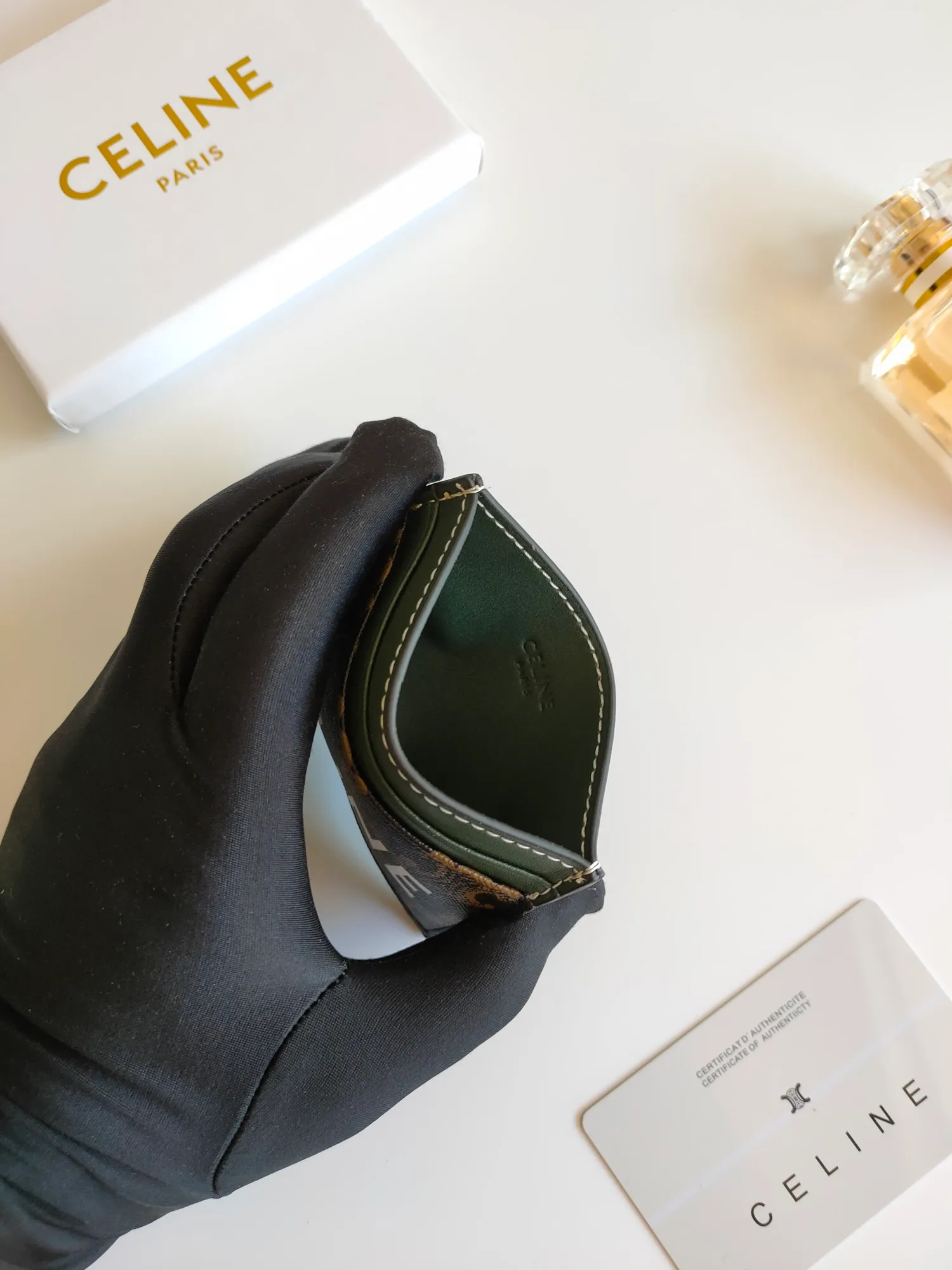 ￥90 CELINE printed logo card holder, coated canvas, genuine leather edging Style number: 10B702 Size: 10.5 X 7cm
