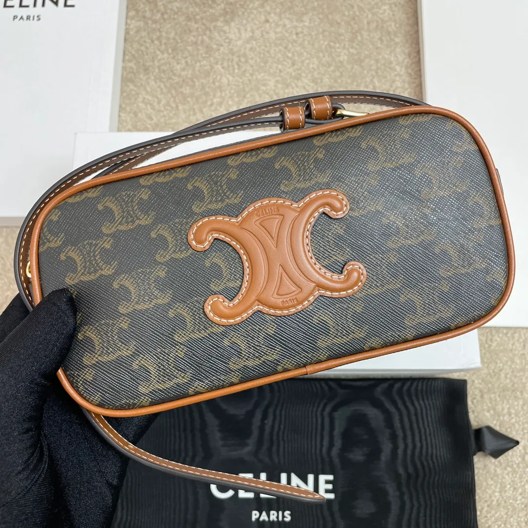 Mini/Shoulder Camera Bag Underarm Bag This model can hold larger smartphone models such as PLUS. Lined with cow leather/fabric. Suitable for shoulder or hand carry. Zipper lock. 1 main compartment. 1 flat pocket. Adjustable shoulder strap 6 inches long (16cm). Model: 10J582. Size: 20*10*3🌺🌺🌺