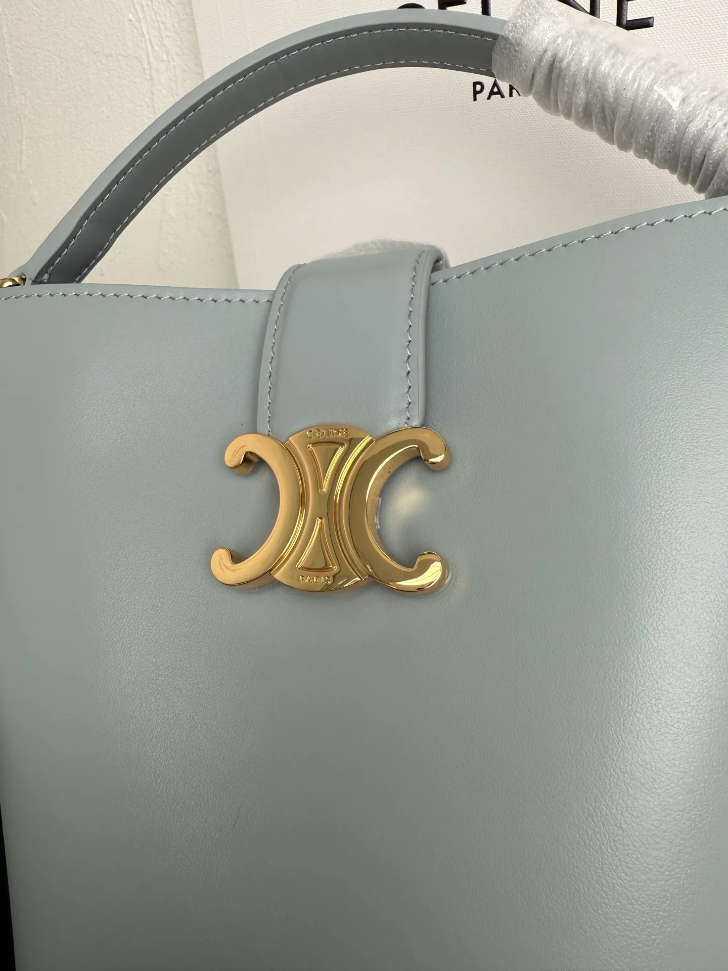 p1500𝗖𝗘𝗟𝗜𝗡𝗘 | LOUISE SMALL Smooth Cow Leather Handbag 6 X 7 X 5 inches (16 Removable and adjustable shoulder strap, minimum length 19" (48cm), maximum length 21" (53.5cm) Number: 119173FX9.38NO