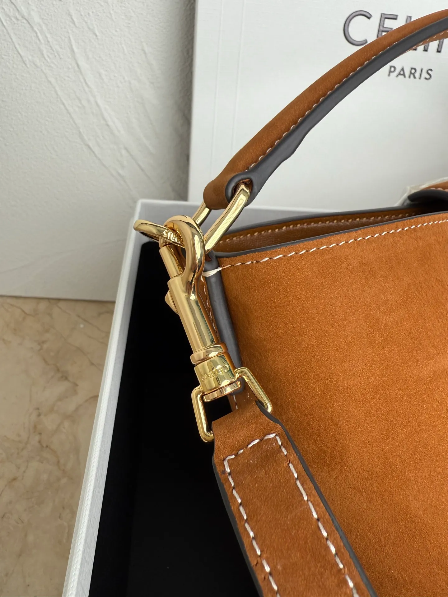 p1500𝗖𝗘𝗟𝗜𝗡𝗘 | LOUISE SMALL Smooth Cow Leather Handbag 6 X 7 X 5 inches (16 Removable and adjustable shoulder strap, minimum length 19" (48cm), maximum length 21" (53.5cm) Number: 119173FX9.38NO
