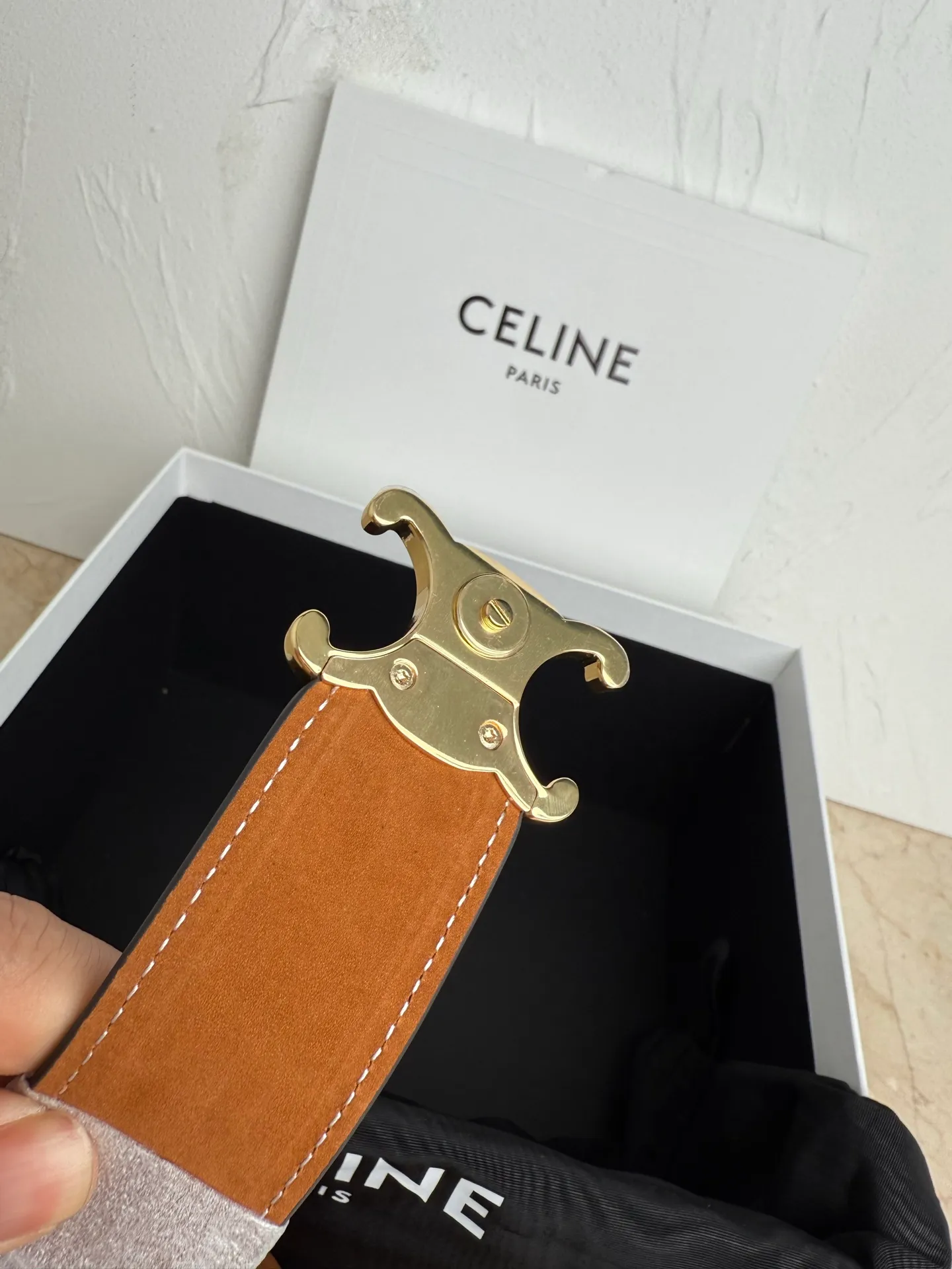 p1500𝗖𝗘𝗟𝗜𝗡𝗘 | LOUISE SMALL Smooth Cow Leather Handbag 6 X 7 X 5 inches (16 Removable and adjustable shoulder strap, minimum length 19" (48cm), maximum length 21" (53.5cm) Number: 119173FX9.38NO