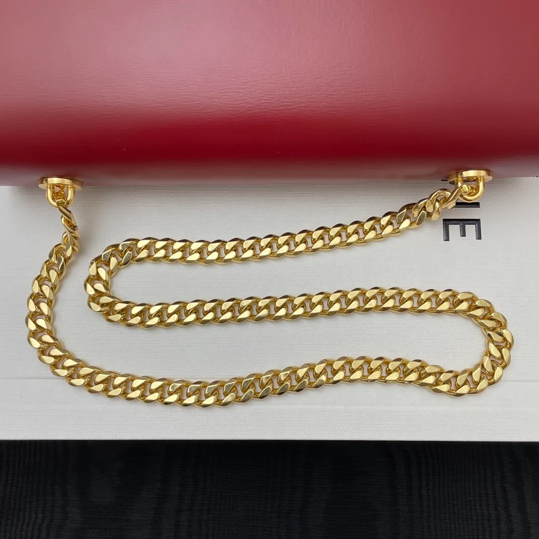 BESACE TRIOMPHE shiny cow leather chain bag, cow leather, sheep leather lining, suitable for shoulder carry, metal TRIOMPHE logo closure, all steel hardware, chain length 12 inches (30 cm), model number: 199273, size: 24.5*17*4🌺🌺🌺