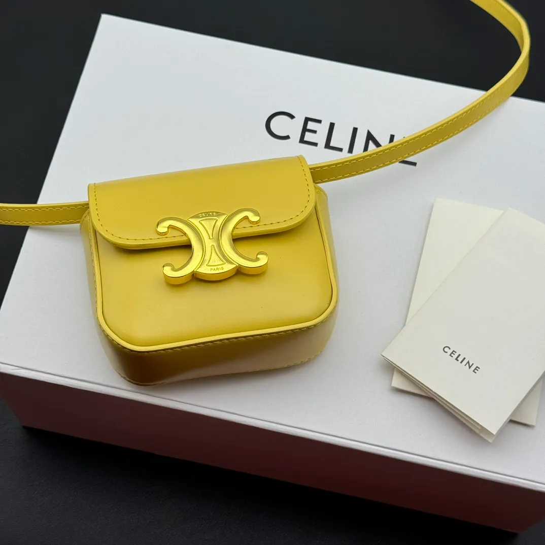 💰230 💎Upgraded original version💖 Comes with gift box 𝗖𝗘𝗟𝗜𝗡𝗘 | 𝗧𝗥𝗜𝗢𝗠𝗣𝗛𝗘 𝗠𝗜𝗡𝗜 Arc de Triomphe Mini Crossbody Bag〰️ Yellow# (Calfskin) Arc de Triomphe and minimalist inspiration collide. Beautiful to the core. The shape of the bag is simply the golden ratio. Small and delicate. The more you look at it, the better it looks. It gives people a French gentle style🍃. Carrying it on the body is like an exquisite work of art. Made of genuine Italian leather. The texture of the leather is perfect. 𝑠　𝑧𝑒: 𝟭𝟭*𝟴*𝟰𝒄𝒎 Model: 101513/10I513