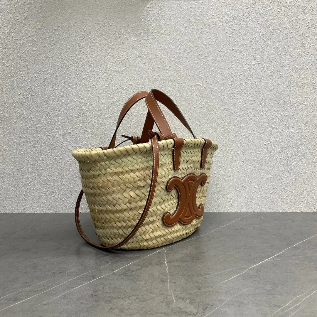 New product launched 🅰️🅰️ C’s new style vegetable basket, this one is similar to C’s old vegetable basket. The biggest difference is that it has a handle design and the colors are more popular this year. Style: Casual style, holiday style. Matching: Suitable for daily casual style, perfect for travel, beach and picnic. Capacity: Extra large capacity, super practical. Style number: 194002 Size: 19-20-10 Brown