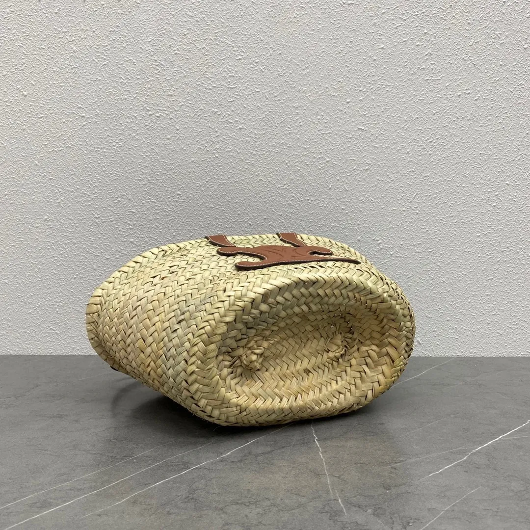 New product launched 🅰️🅰️ C’s new style vegetable basket, this one is similar to C’s old vegetable basket. The biggest difference is that it has a handle design and the colors are more popular this year. Style: Casual style, holiday style. Matching: Suitable for daily casual style, perfect for travel, beach and picnic. Capacity: Extra large capacity, super practical. Style number: 194002 Size: 19-20-10 Brown