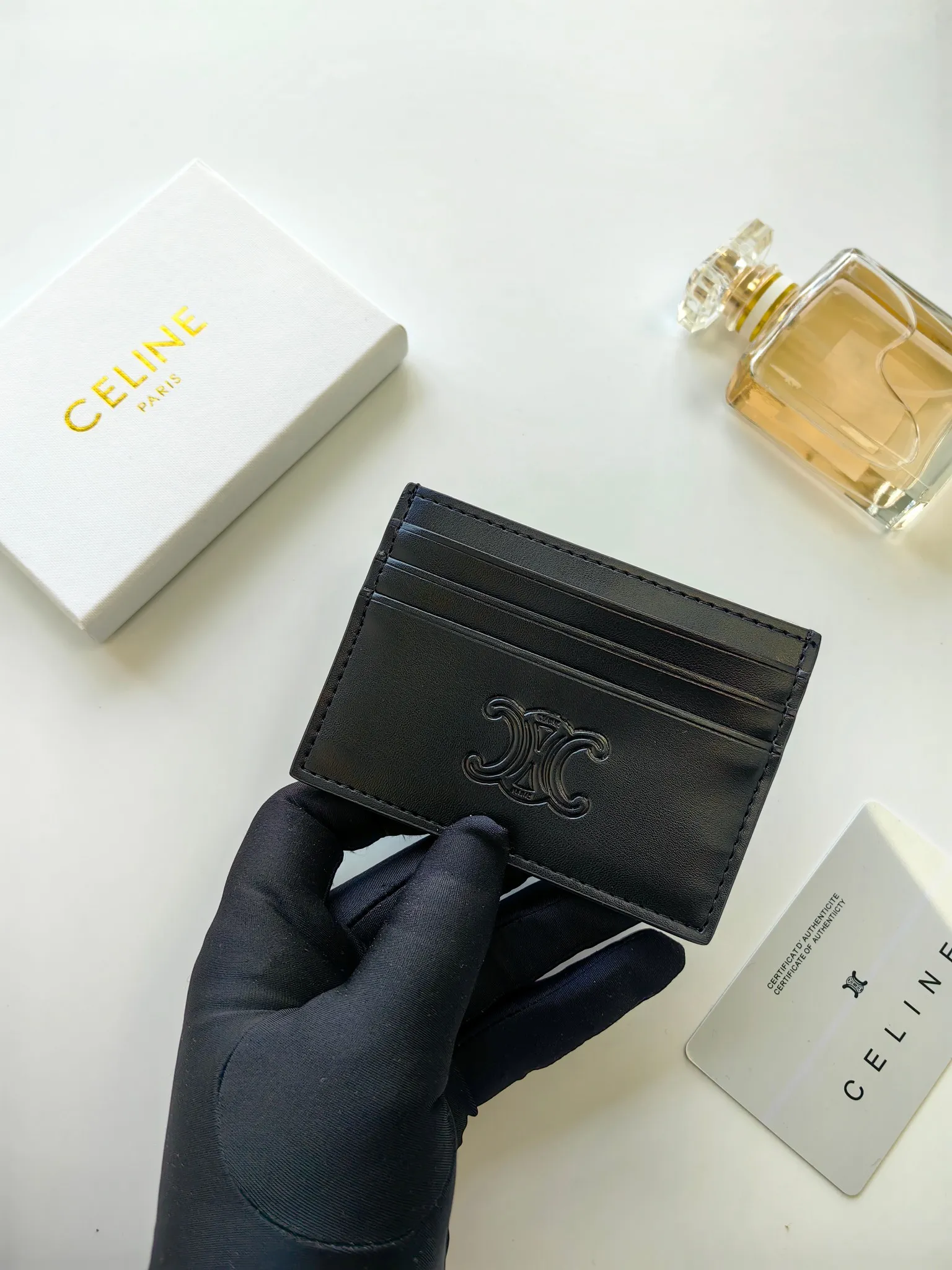💰100💰CELINE's new embossed logo card holder, made of first-layer cowhide, two card slots + one middle pocket. Style number: 10L833 Size: 10.5×7cm