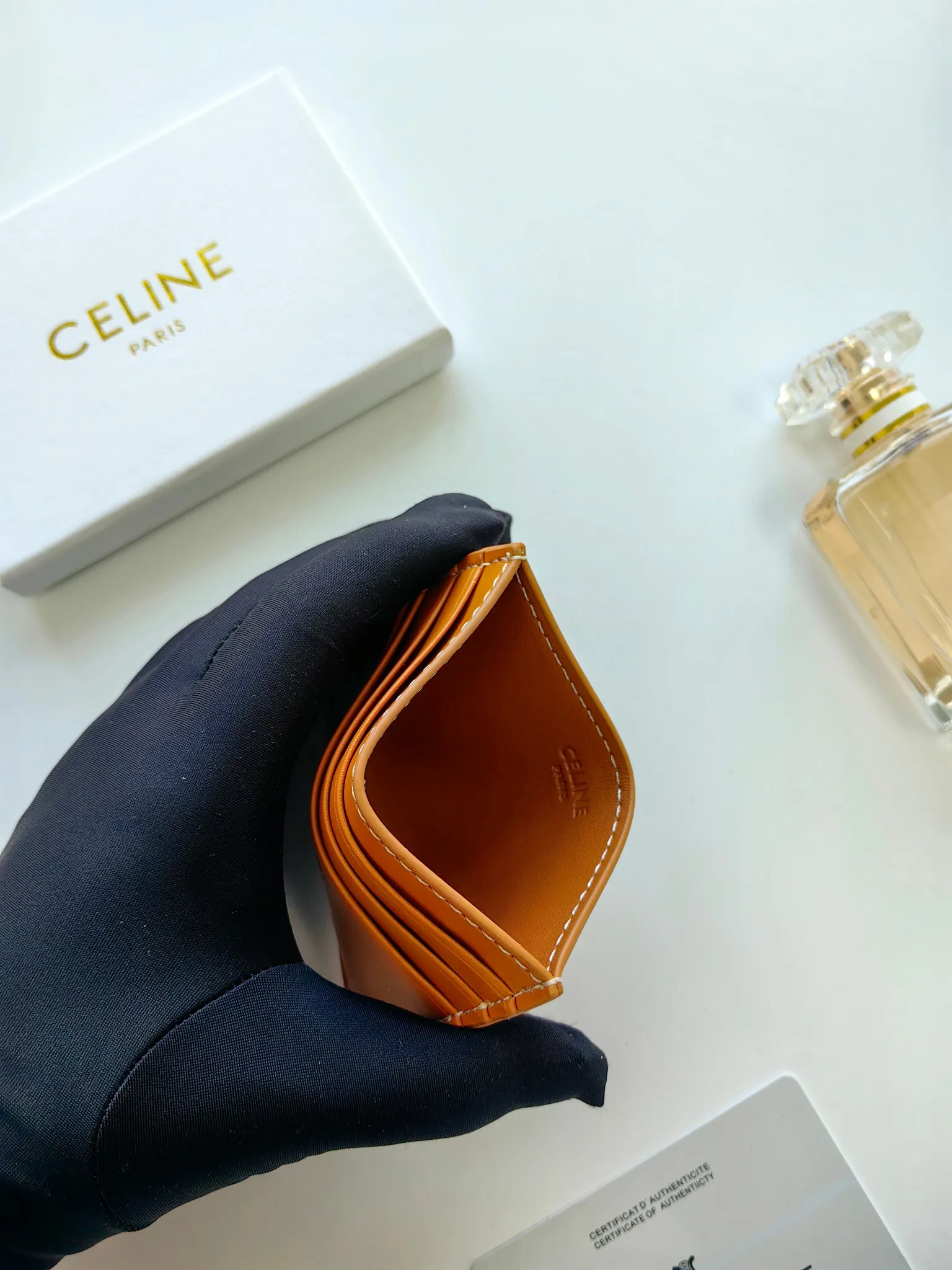 💰100💰CELINE's new embossed logo card holder, made of first-layer cowhide, two card slots + one middle pocket. Style number: 10L833 Size: 10.5×7cm