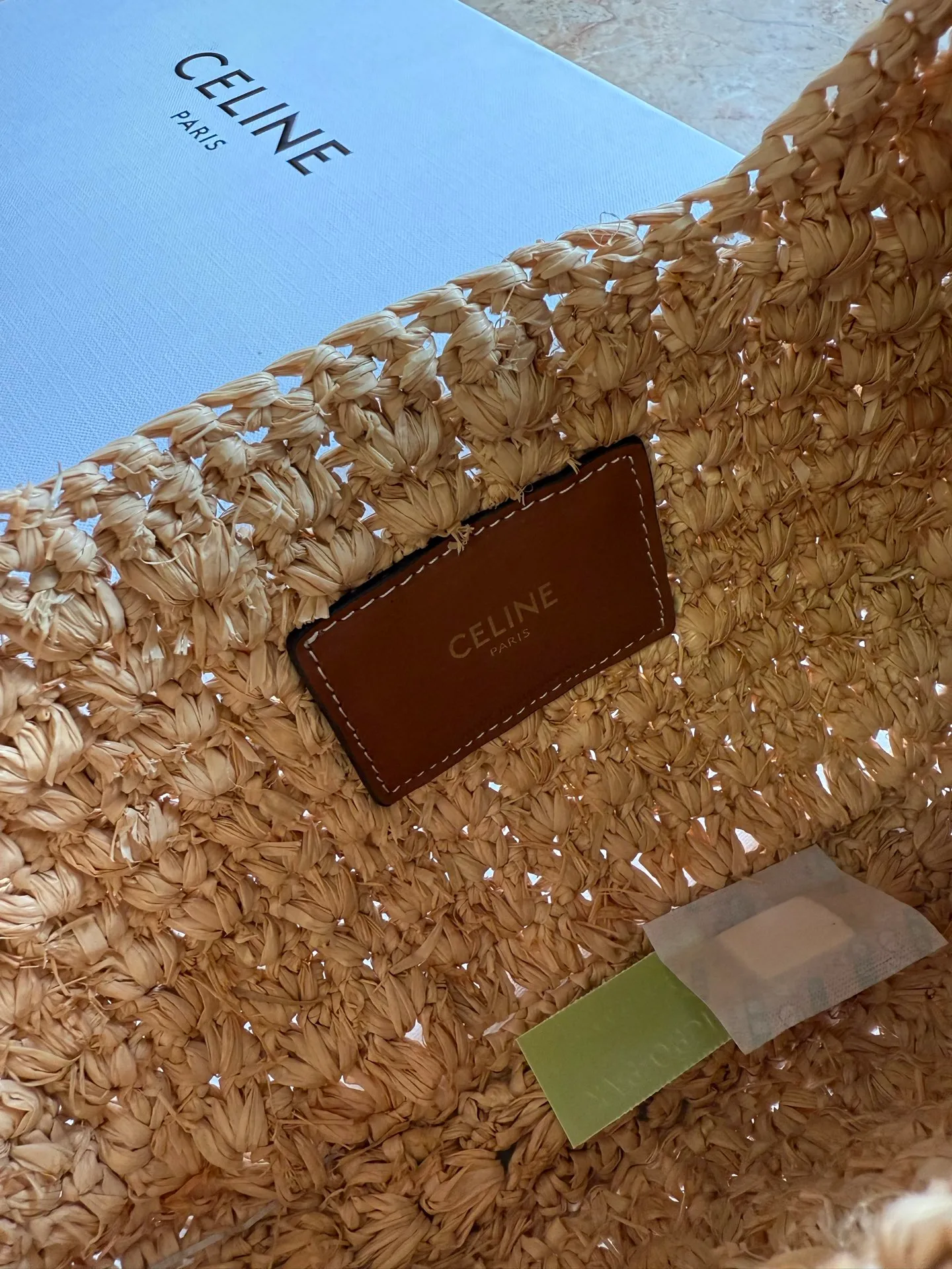 730. CELINE🆕 CLASSIC PANIER plant material and cow leather HOBO handbag. Midsummer belongs to straw bags🌴🌴🌴 Let’s be a Celine Girl 23ss this summer. This shoulder woven bag is amazing🤩 Pure hand-woven natural grass + three-dimensional Arc de Triomphe retro leather label. The size is just right and versatile with every look. A must-have for summer✨ Note: Hand-woven handbags, each piece is unique. Size and shape may vary slightly Vegetable material, cowhide leather binding, unlined Dimensions: 33 X 16 X 4 cm Reference number: 112772