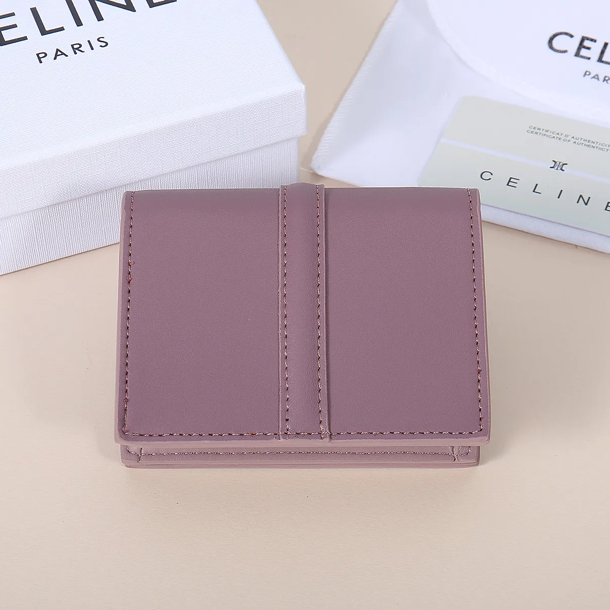 💰130, Celine's new card holder, TRIOMPHE flip card holder, large cowhide with plain microfiber interior, rotating lock closure, 1 thickened main compartment, 2 inner card slots. No.: 10M473 Size: 10.5x8.5x3 cm