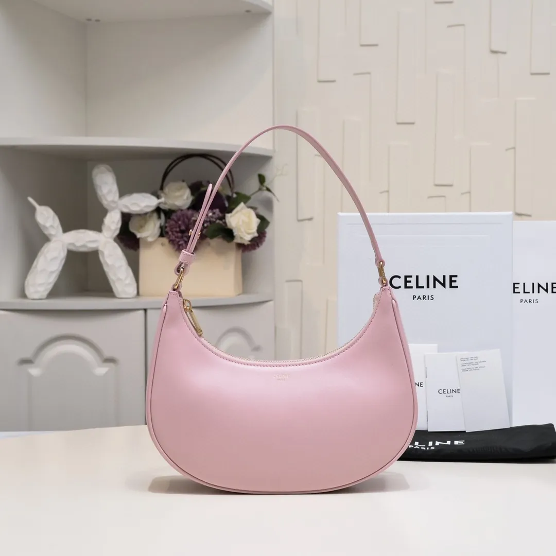 C*ELINE 💕2023 new color cherry blossom pink AVA TRIOMPHE full leather handbag🤩, Celine's new generation and another popular style, lining: cow leather/fabric, shoulder or hand carry, zipper lock, adjustable leather shoulder strap length 22cm. Size 23x19x7cm Model: 193953